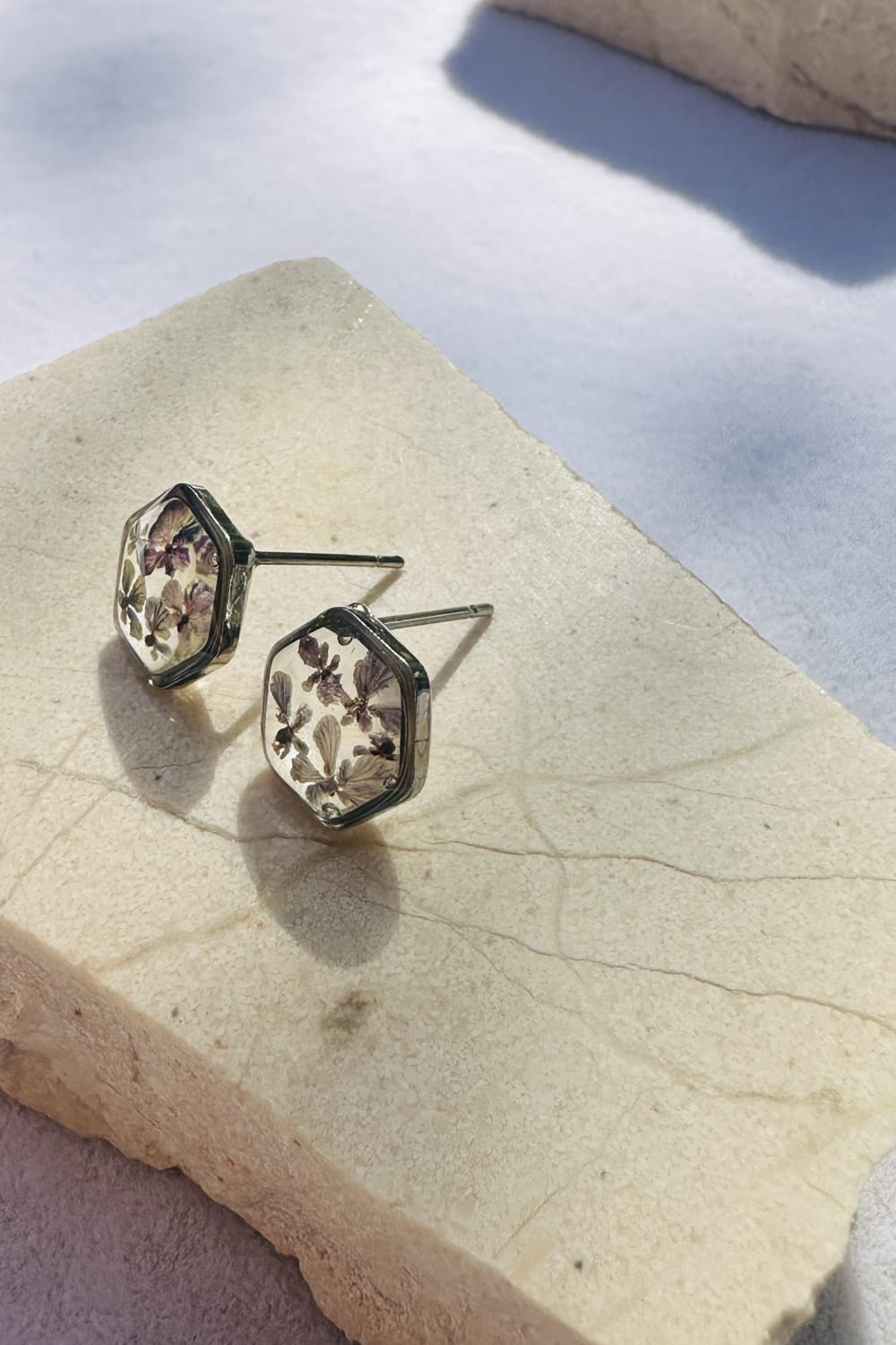 Fiorel Design-Teeny Weeny Hexagon Rhodium - Lilac-Küpe-3-Milagron.com