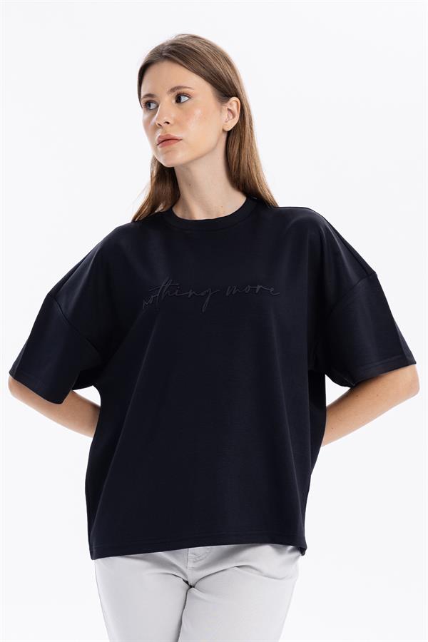 Bisiklet Yaka Oversize Emboss Baskılı Kadın T-Shirt