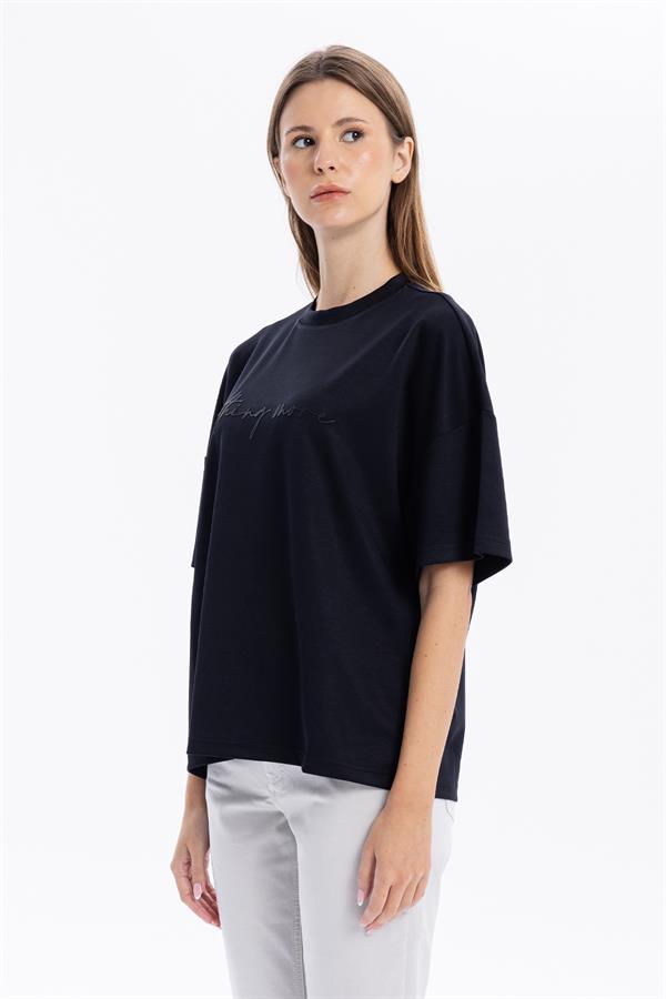 Bisiklet Yaka Oversize Emboss Baskılı Kadın T-Shirt