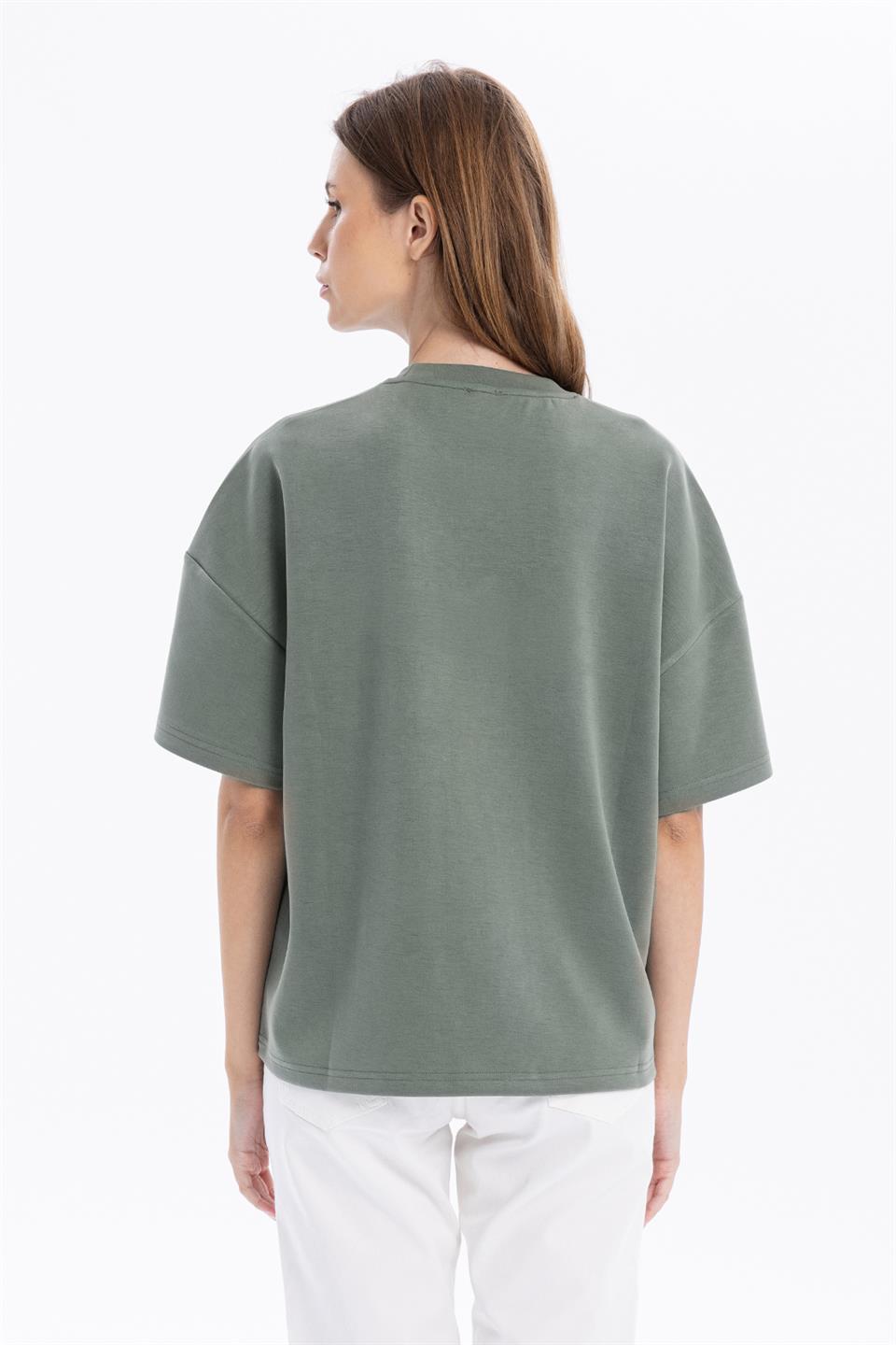 Bisiklet Yaka Oversize Emboss Baskılı Kadın T-Shirt