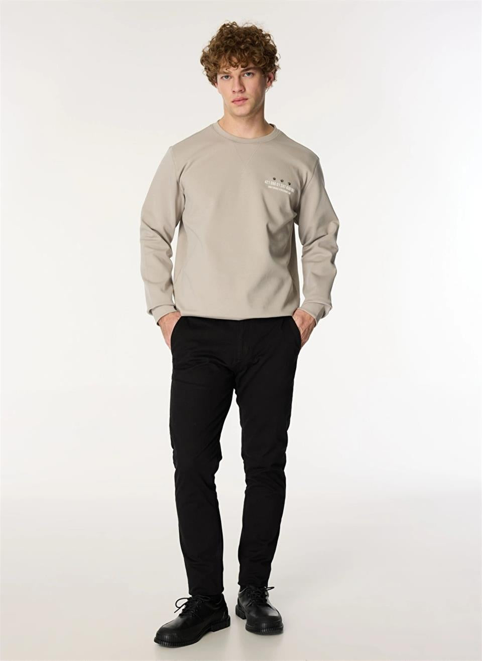 Bisiklet Yaka Sol Göğüs Üzeri Baskılı Erkek Sweatshirt