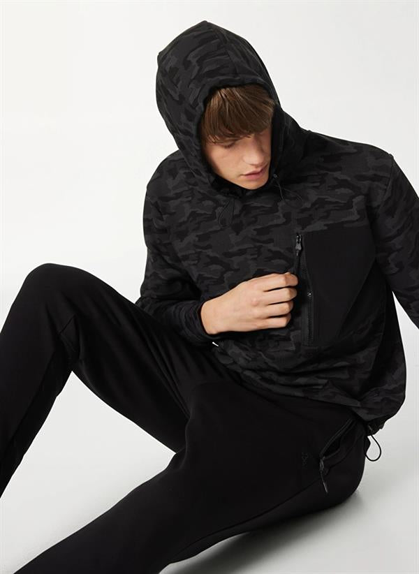 Kapişonlu Göğsü Fermuar Ve Garni Detaylı Kamuflaj Sweatshirt