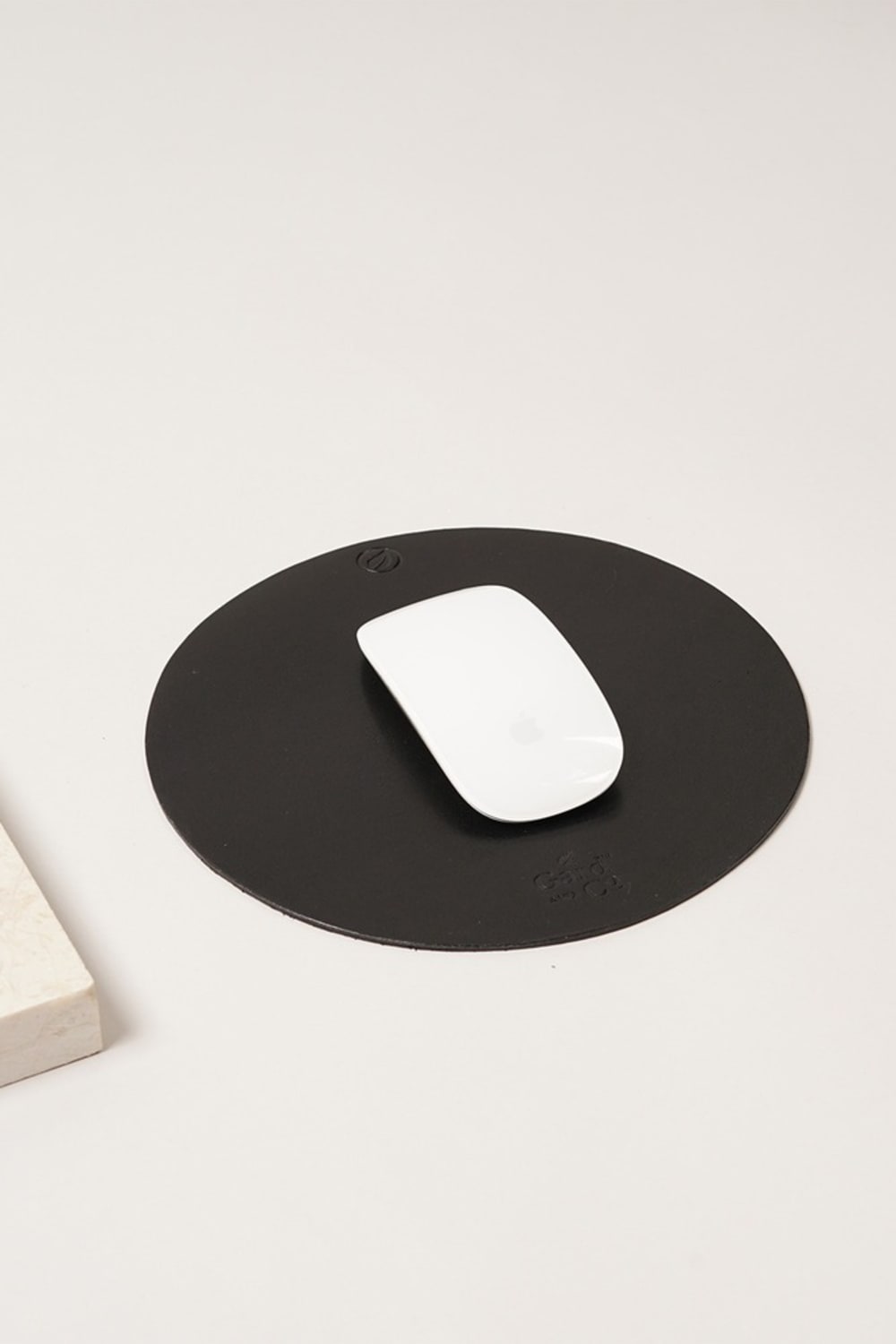 Gard And Co-1. Sınıf Hakiki Deri Mouse Pad Yuvarlak-Mouse Pad-1-Milagron.com