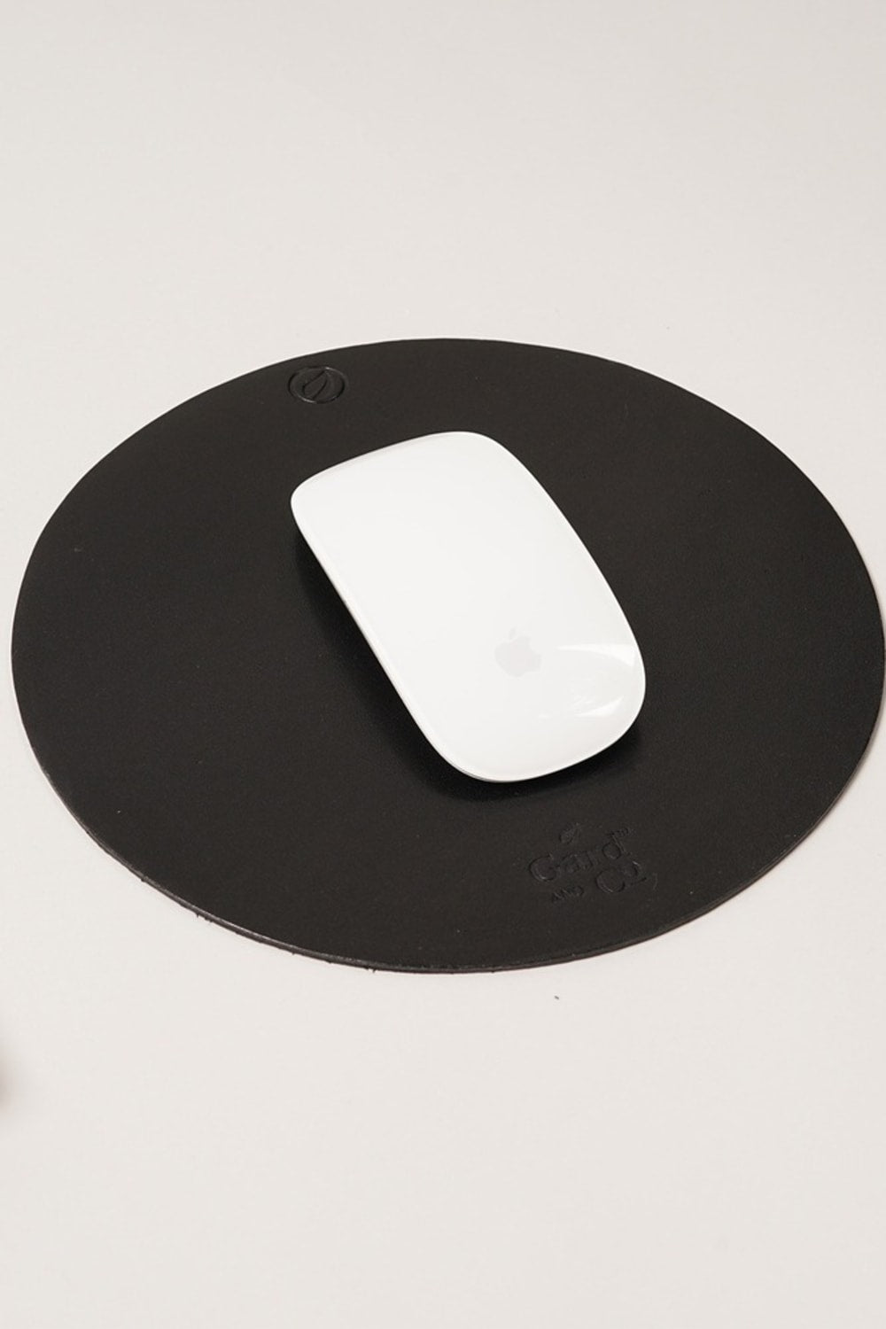 Gard And Co-1. Sınıf Hakiki Deri Mouse Pad Yuvarlak-Mouse Pad-2-Milagron.com