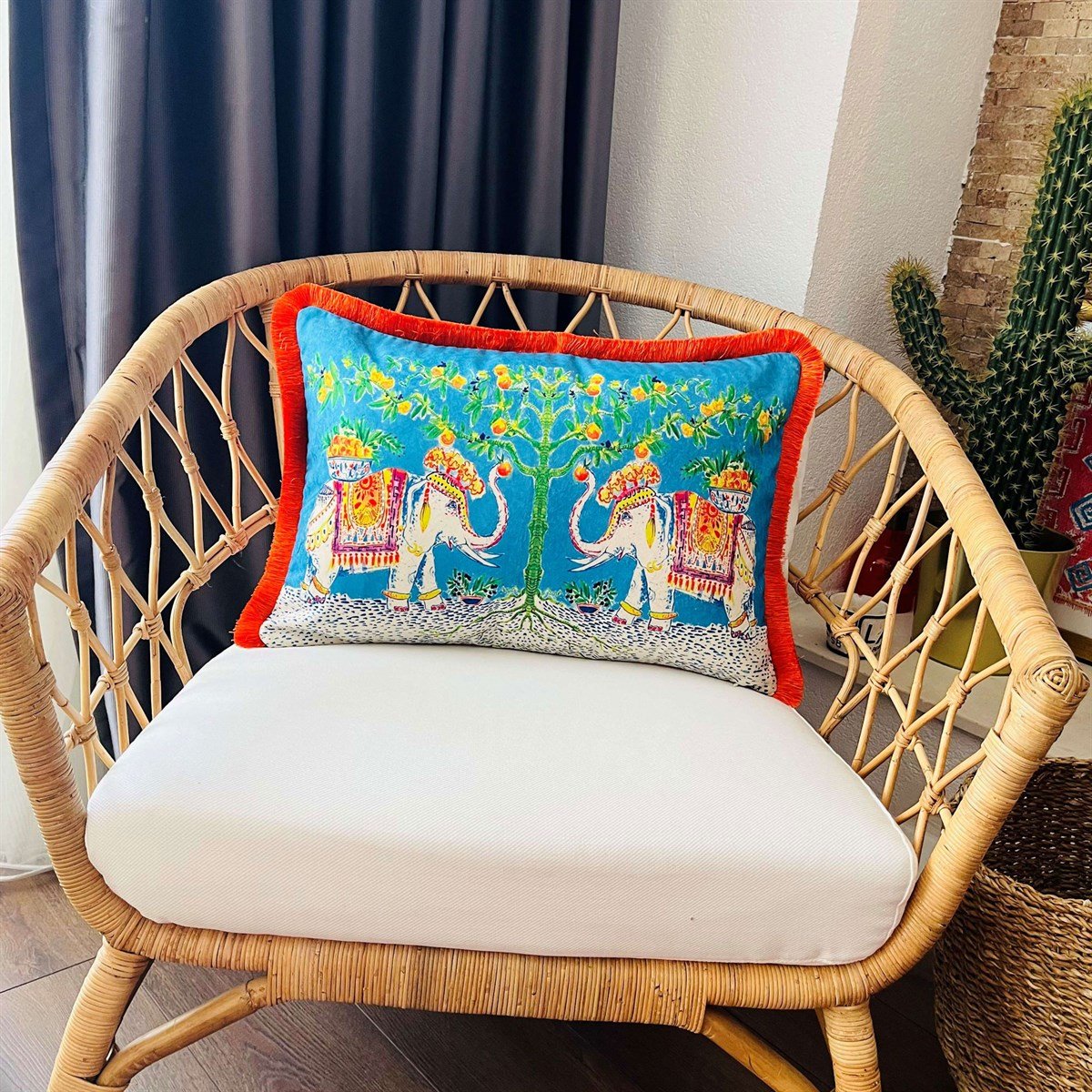 Dekoratif Hint Fili Desenli Açık Mavi Kadife Kırlent Kılıfı ( 40 x 60 cm )
