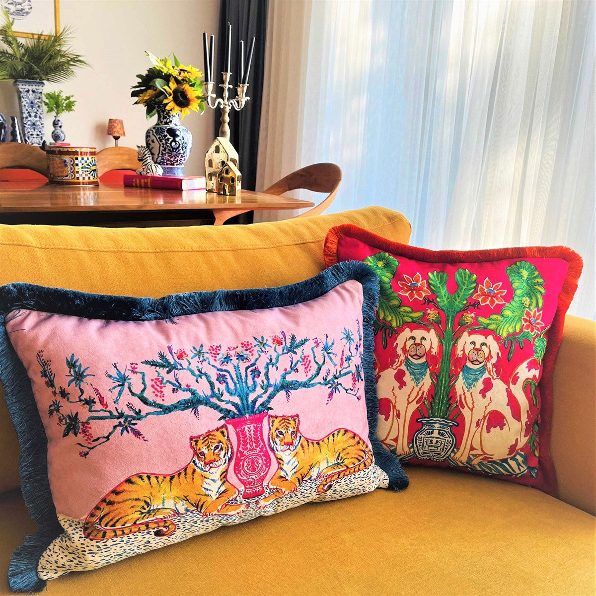 Dekoratif Kaplan Desenli Pembe Kadife Kırlent Kılıfı ( 40 x 60 cm )