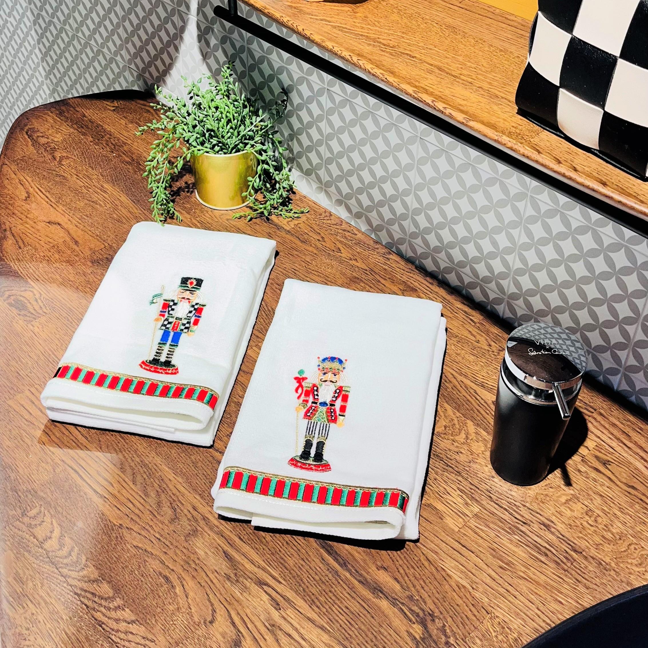 Dekoratif Nutcracker 2 Desenli Yüz Havlusu ( 1 Adet )