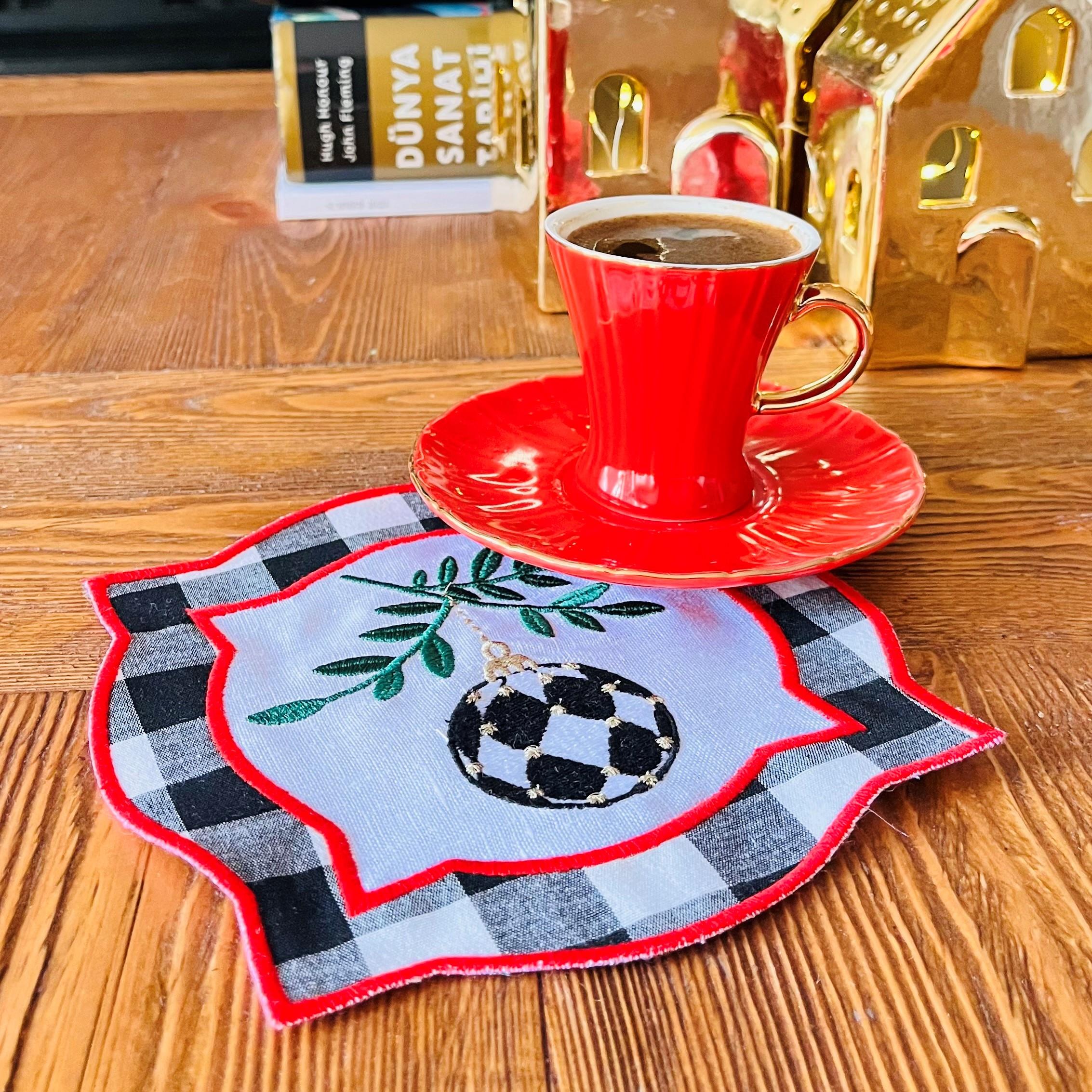 Yılbaşı Süsü Desenli Kokteyl Peçete ( 4 Adet )