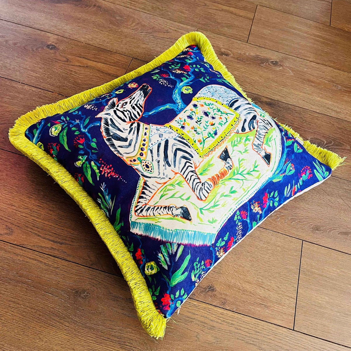 Dekoratif Zebra Desenli Kadife Kırlent Kılıfı ( 45 cm x 45 cm )