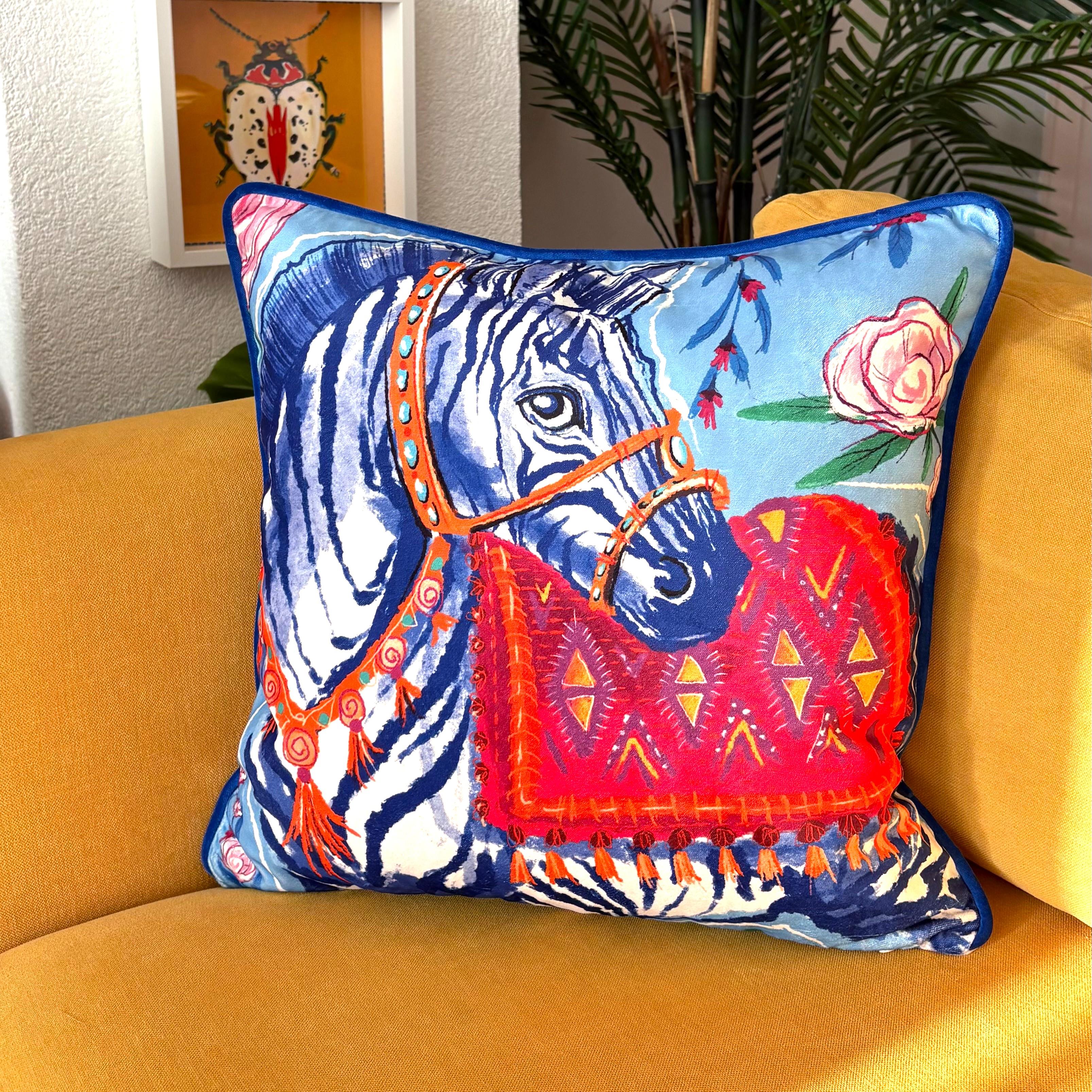 Zebra Desenli Dekoratif Kadife Yastık Kılıfı – 50x50 cm – Renkli Etnik Tasarım Kırlent Kılıfı