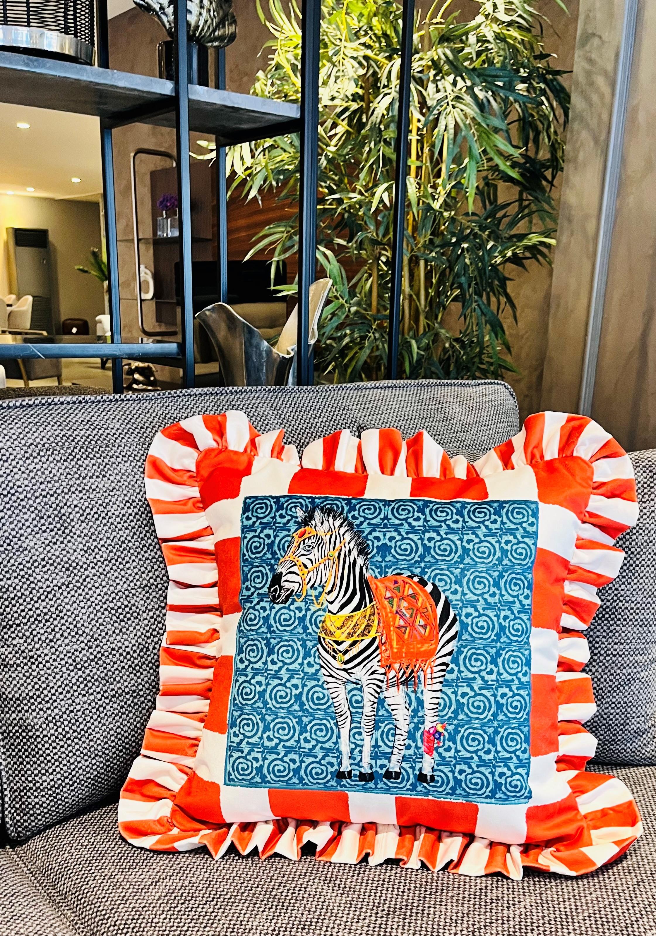 Zebra Desenli Turuncu Kadife Kırlent Kılıfı - Hope Serisi Özel Tasarım Fırfırlı