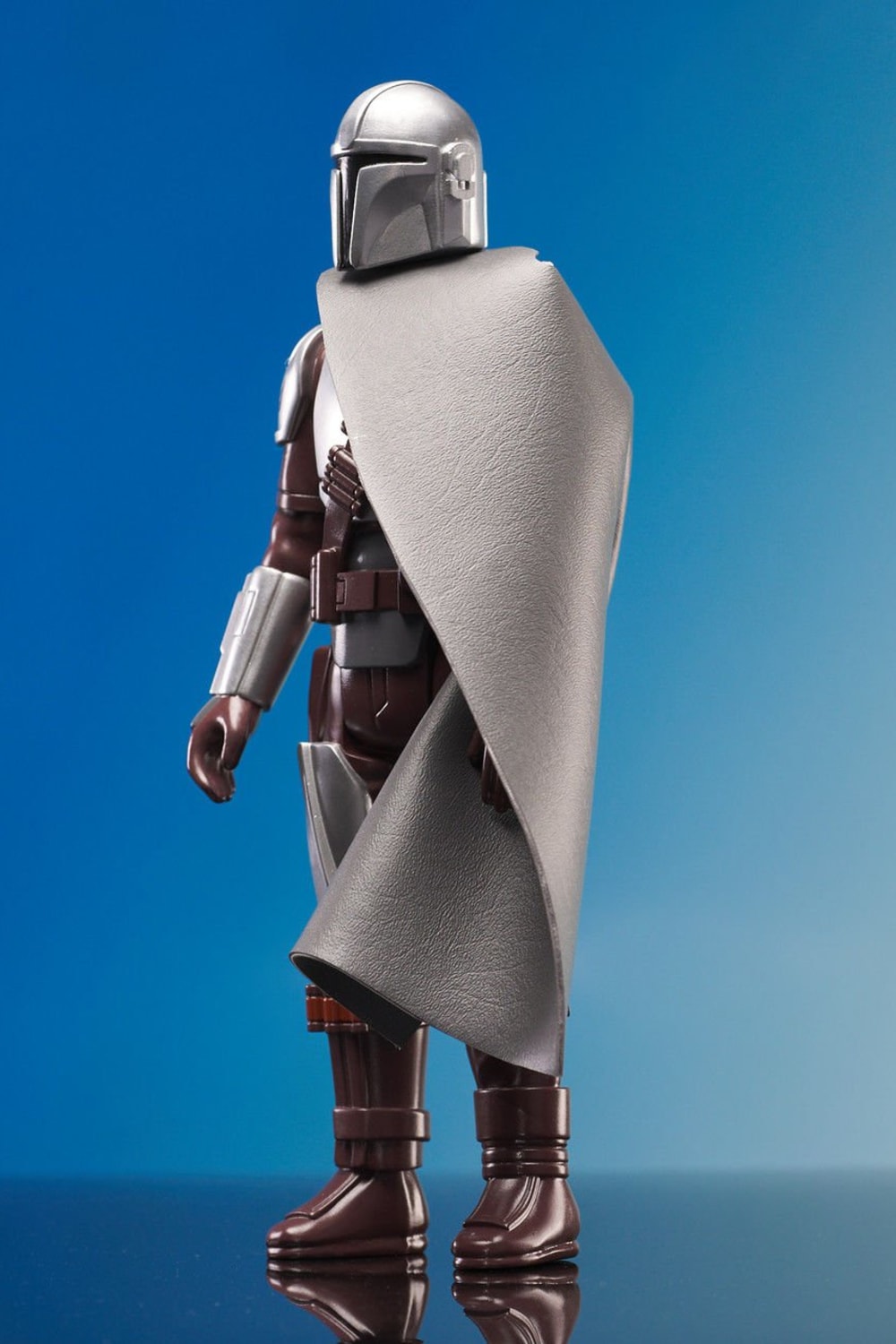 Gentle Giant Ltd.-Star Wars: The Mandalorian - The Mandalorian Beskar Concept Jumbo Figür-Figürler-3-Milagron.com