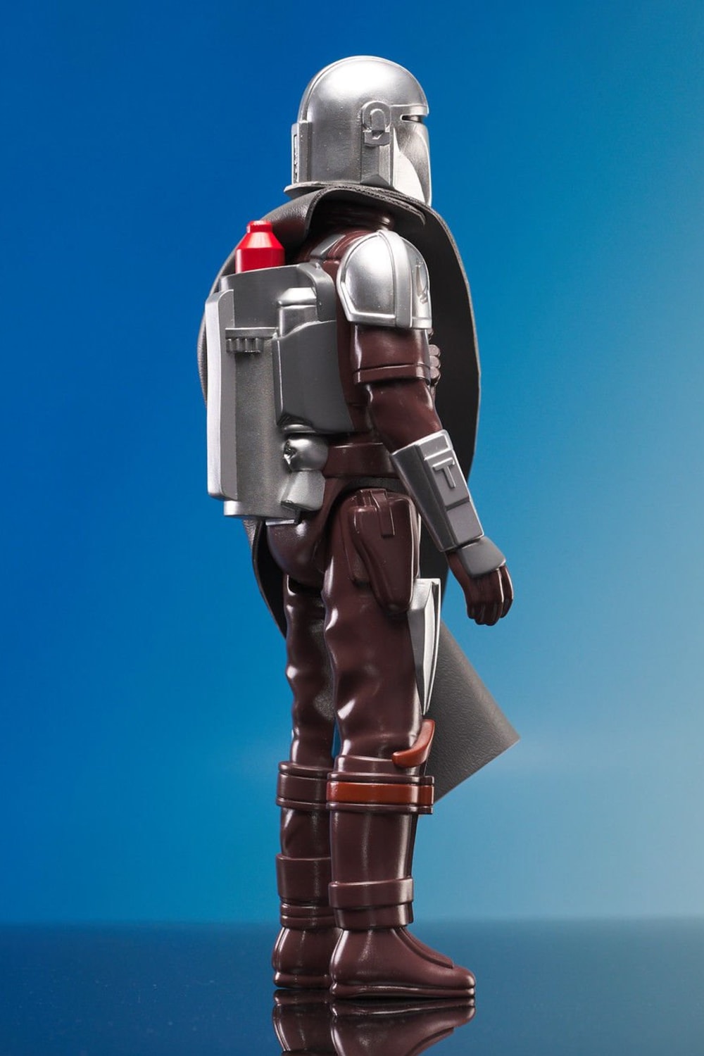 Gentle Giant Ltd.-Star Wars: The Mandalorian - The Mandalorian Beskar Concept Jumbo Figür-Figürler-4-Milagron.com