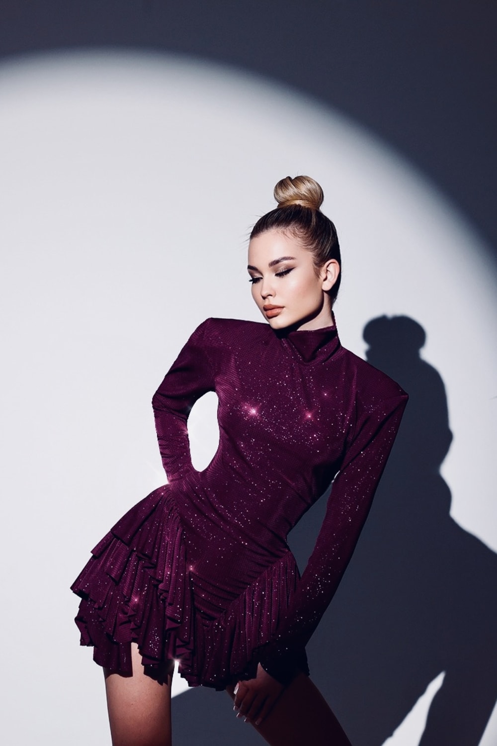 Gira Official-Mor Simli Boğazlı Volan Detaylı Mini Elbise-Elbise-4-Milagron.com