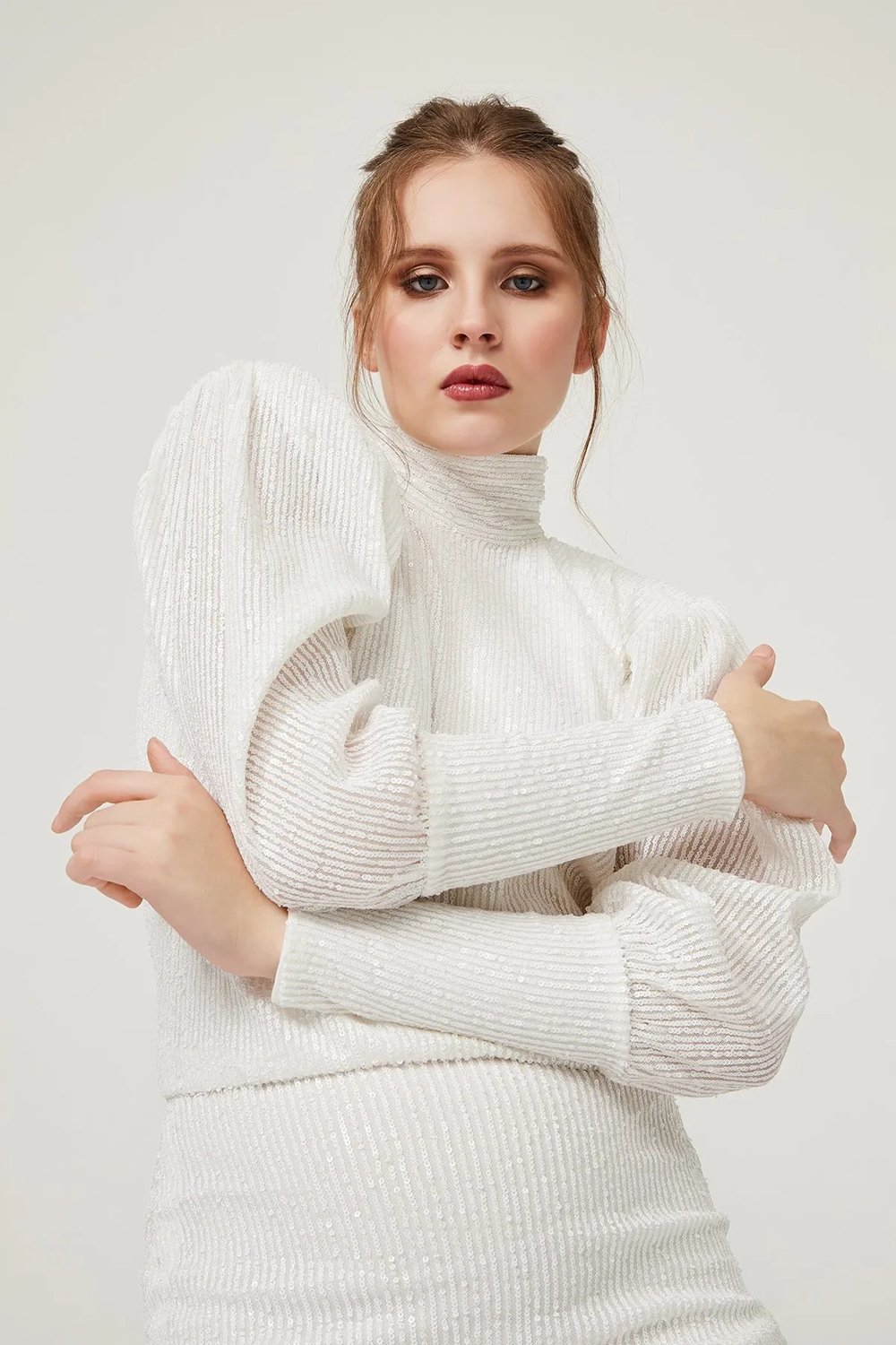 Gira Official-Sırt Detaylı Payetli Elbise Beyaz-Elbise-3-Milagron.com