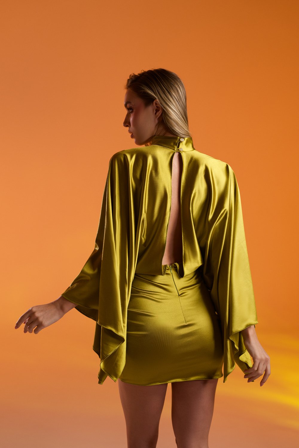 Gira Official-Yağ Yeşili Saten Pencere Detaylı Mini Elbise-Elbise-3-Milagron.com