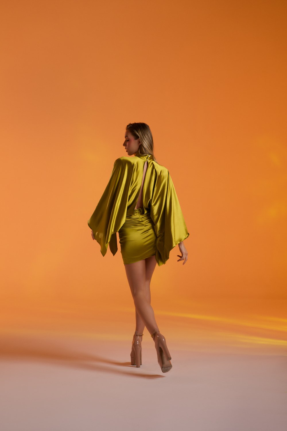 Gira Official-Yağ Yeşili Saten Pencere Detaylı Mini Elbise-Elbise-4-Milagron.com