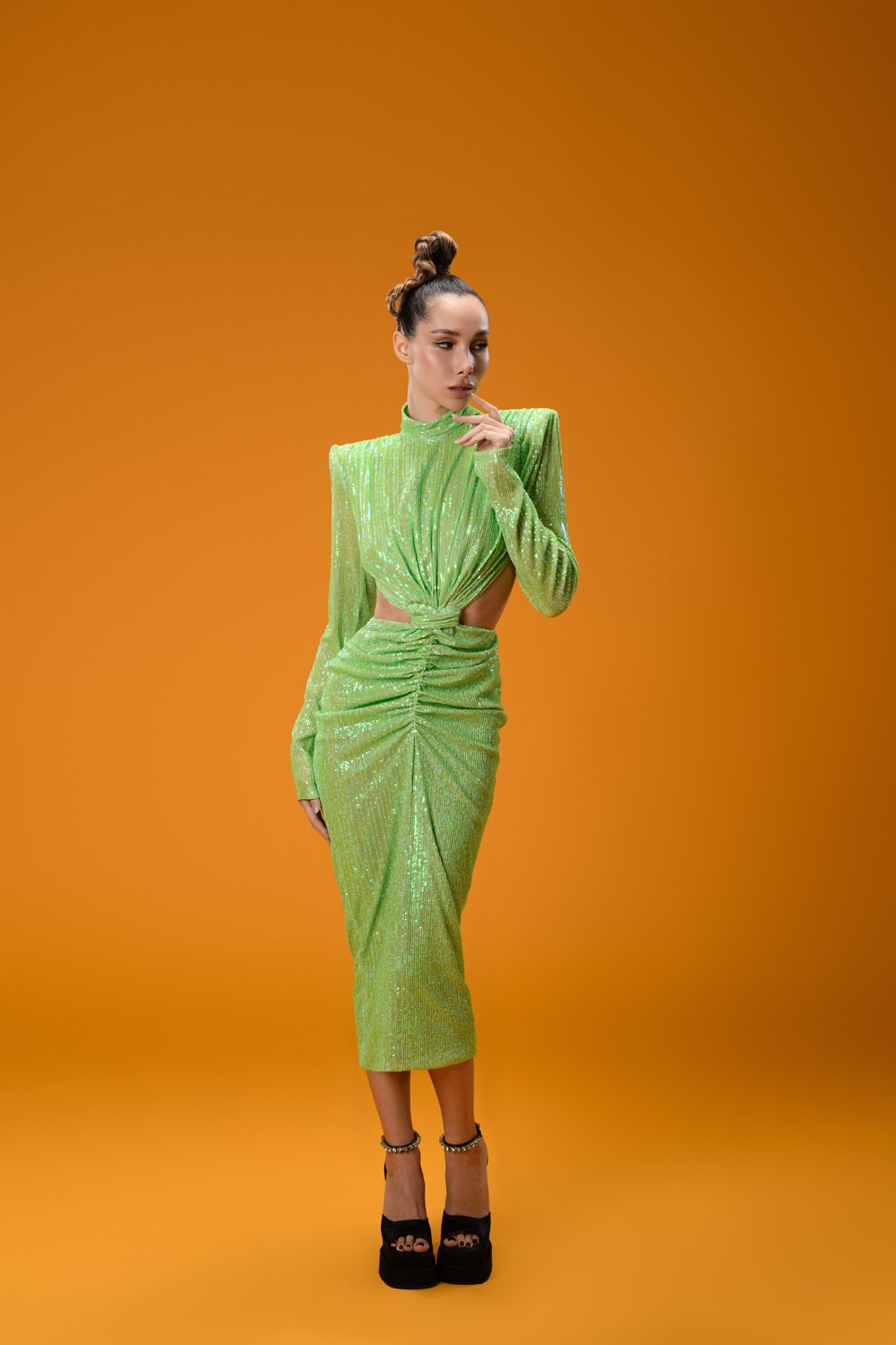 Gira Official-Yeşil Payetli Cut Out Detaylı Midi Elbise-Elbise-2-Milagron.com