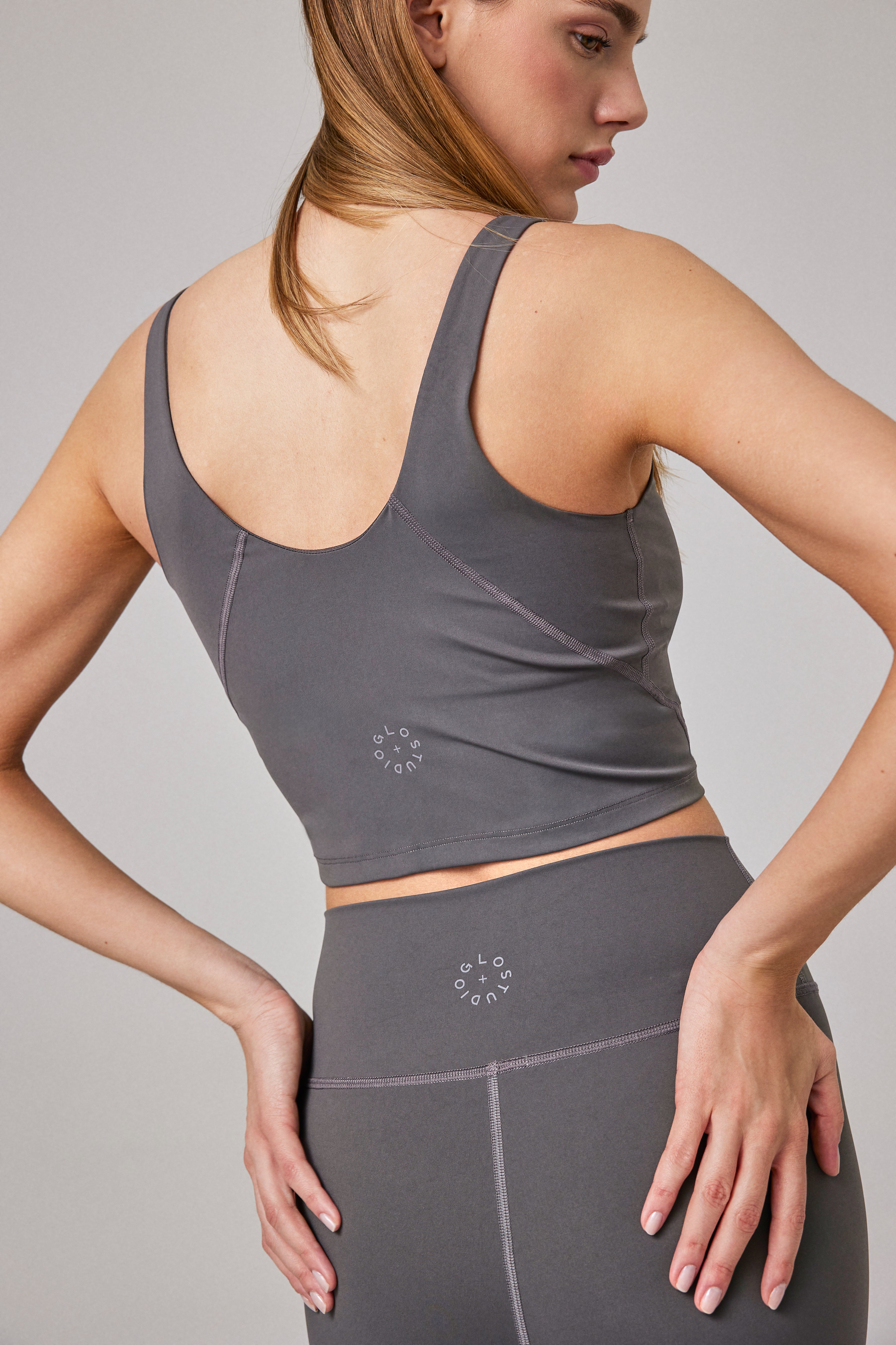 Glo Studio-Liz Glossy Crop Steel Gray | Kadın Spor Ve Fitness Crop Top-Crop Top-4-Milagron.com