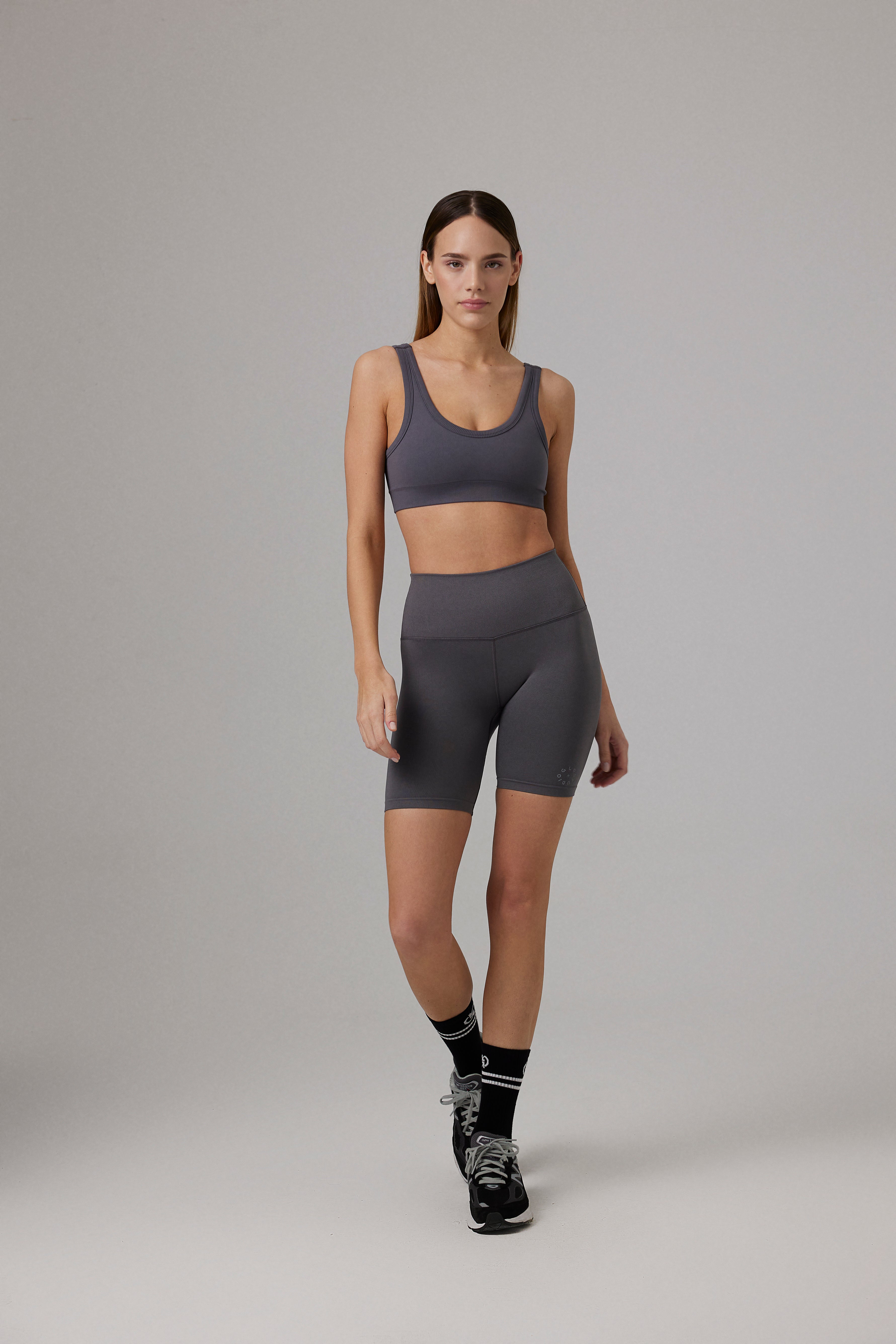 Glo Studio-Paris Seamless Biker Shorts Ash | Kadın Spor Ve Yoga Kısa Taytı-Şort-1-Milagron.com
