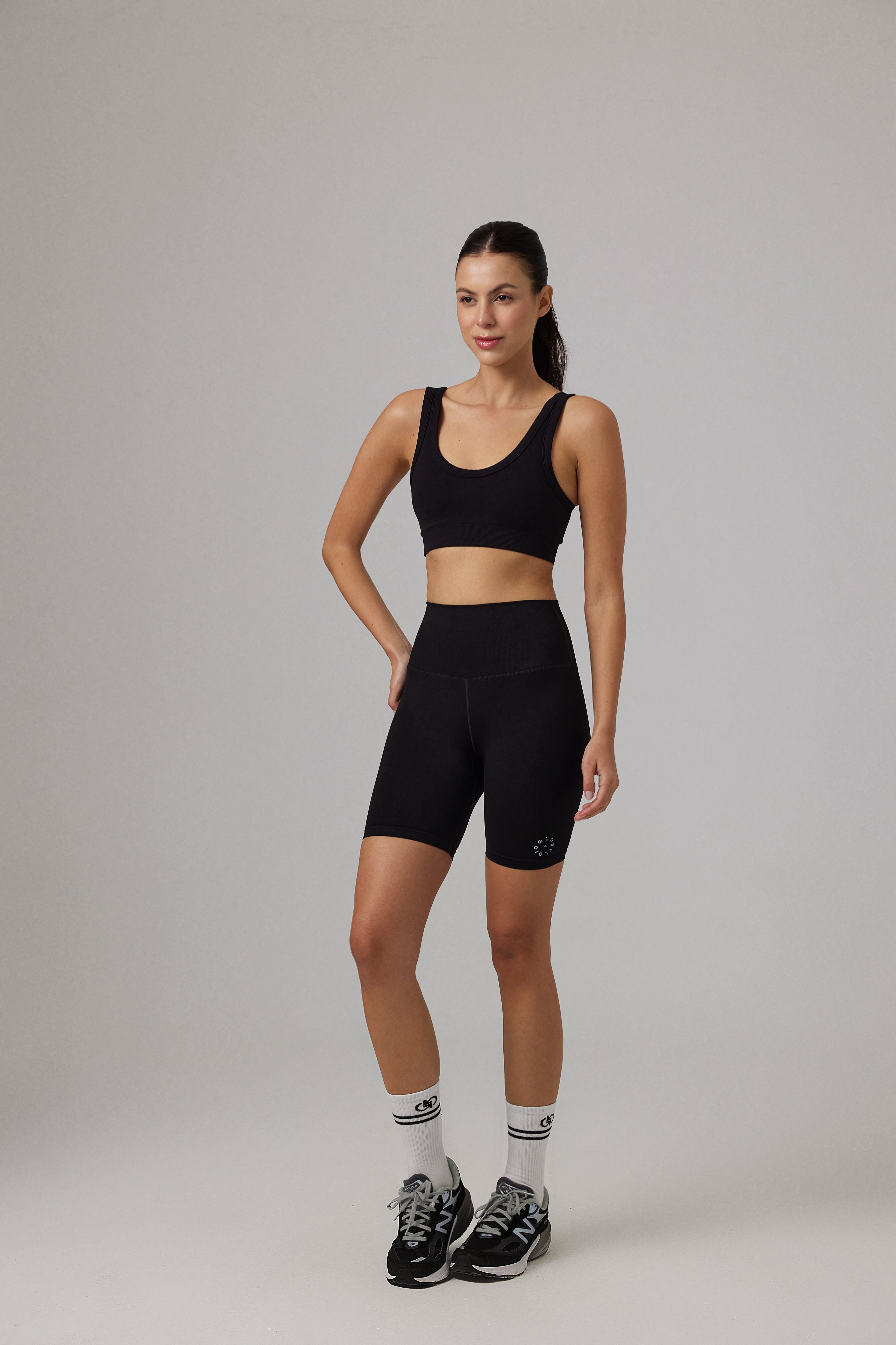 Glo Studio-Paris Seamless Biker Shorts Onyx-Şort-1-Milagron.com