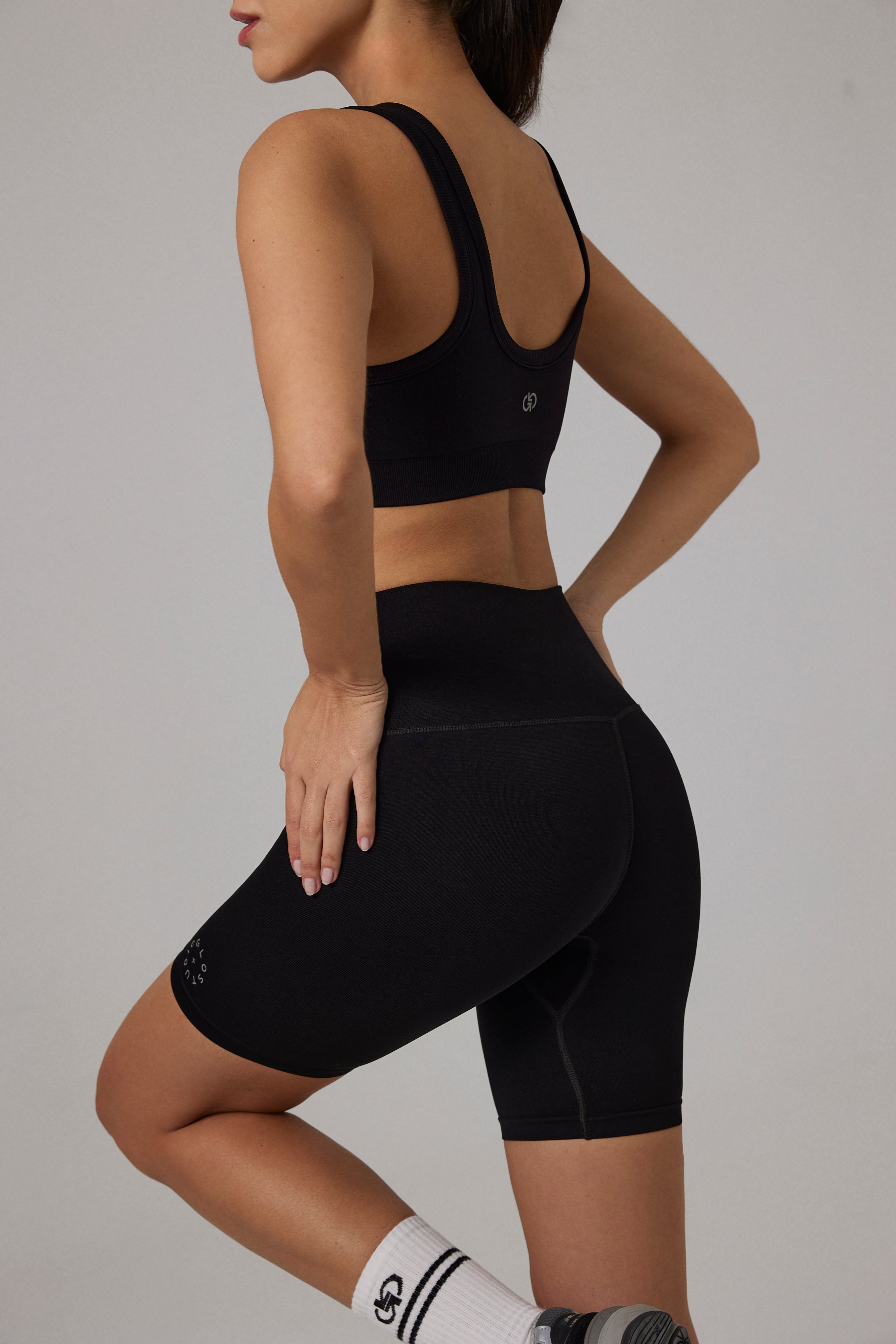 Glo Studio-Paris Seamless Biker Shorts Onyx-Şort-3-Milagron.com