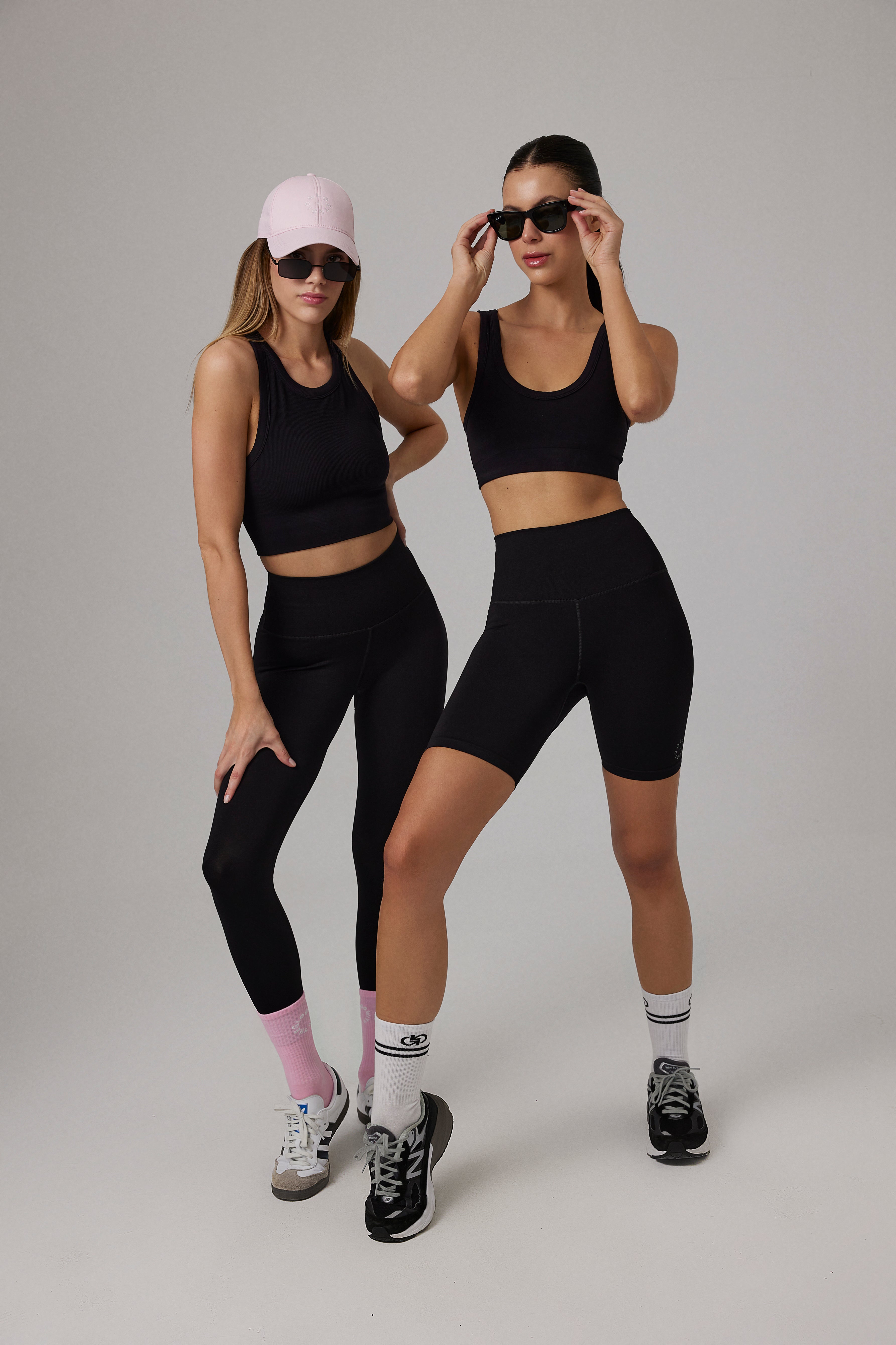 Glo Studio-Zola Seamless Crop Onyx-Crop Top-2-Milagron.com