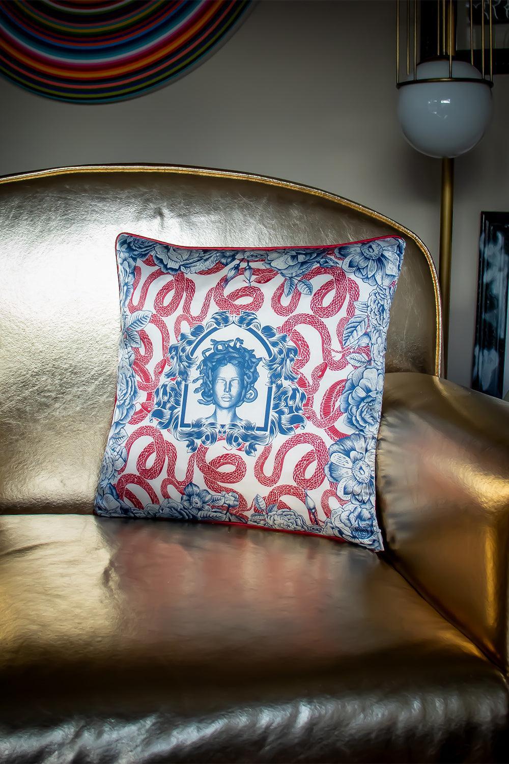 Gorgo Iruka-Kaz Tüyü Kırlent Medusa Bordo-Kırlent-2-Milagron.com