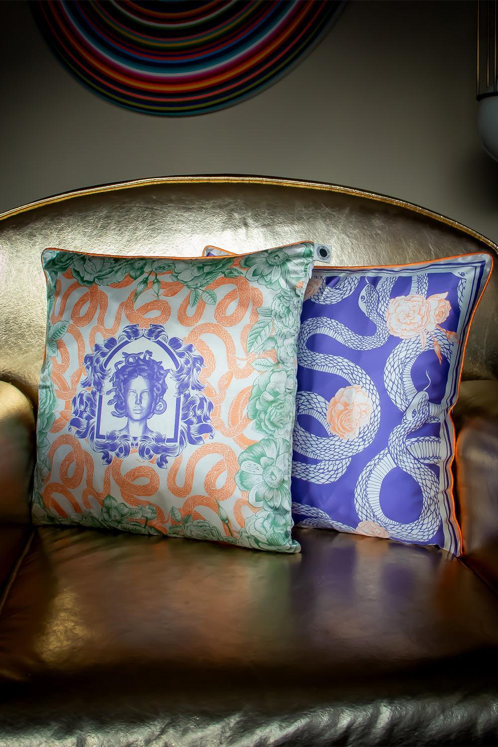 Gorgo Iruka-Kaz Tüyü Medusa Saten Kırlent Turuncu-Kırlent-3-Milagron.com