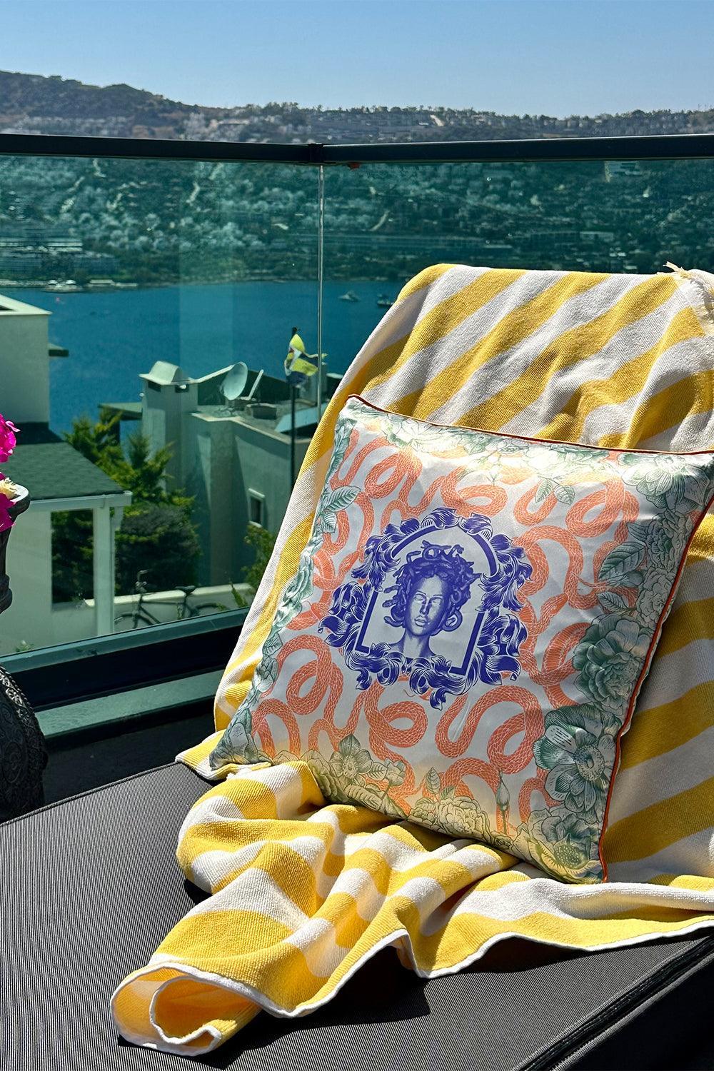 Gorgo Iruka-Kaz Tüyü Medusa Saten Kırlent Turuncu-Kırlent-4-Milagron.com