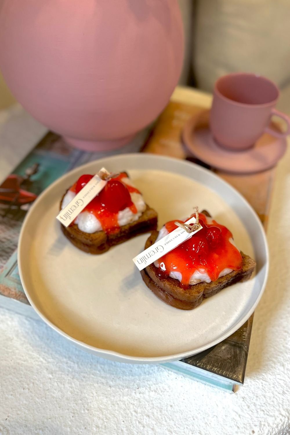 Gremlin Candles-Çilek Reçelli Ekmek Mum Gremlin-Mumluk & Şamdan-1-Milagron.com