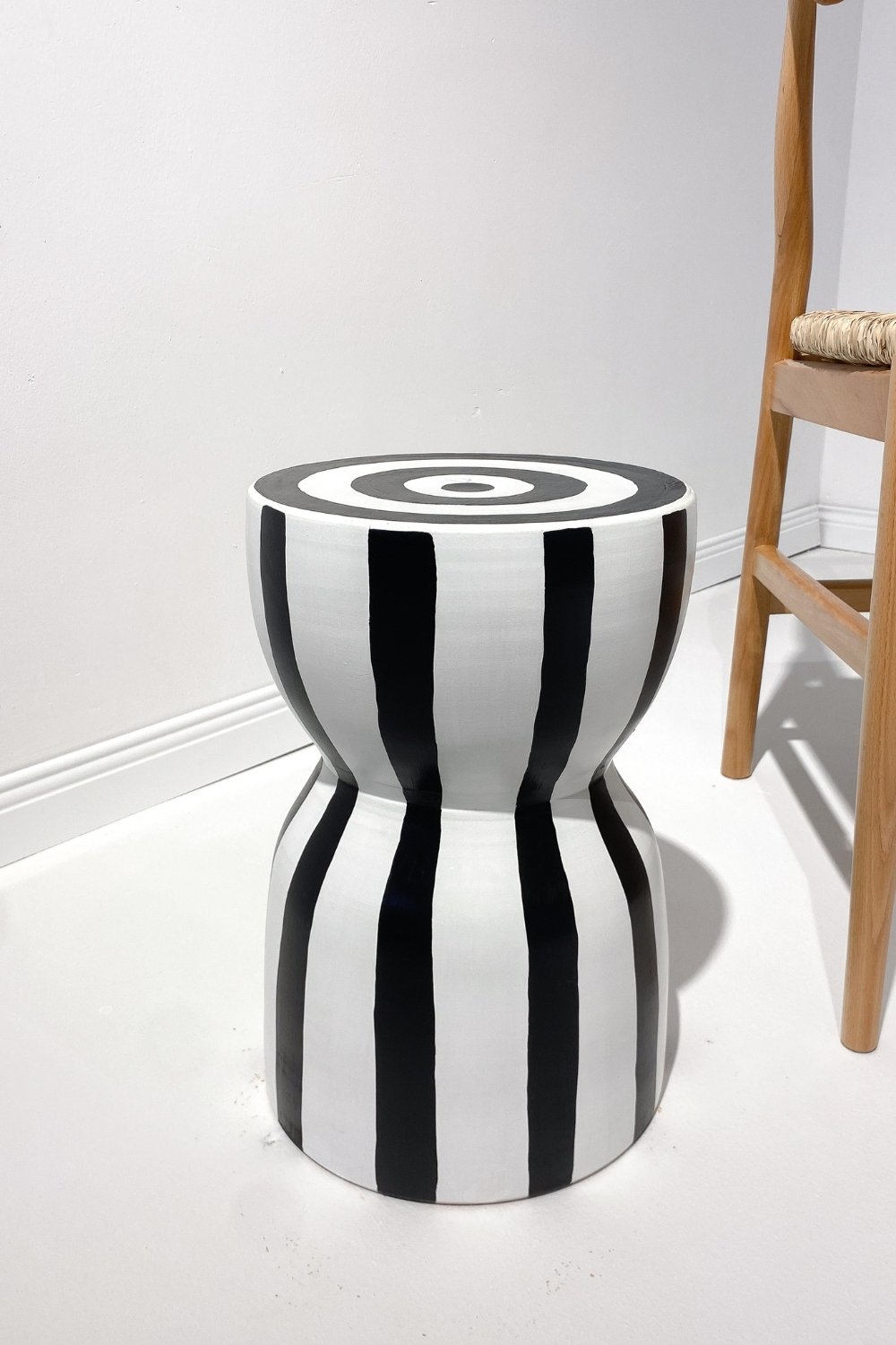 Hamdeko-Noya Seramik Sehpa Siyah Beyaz Çizgili-Sehpa-1-Milagron.com