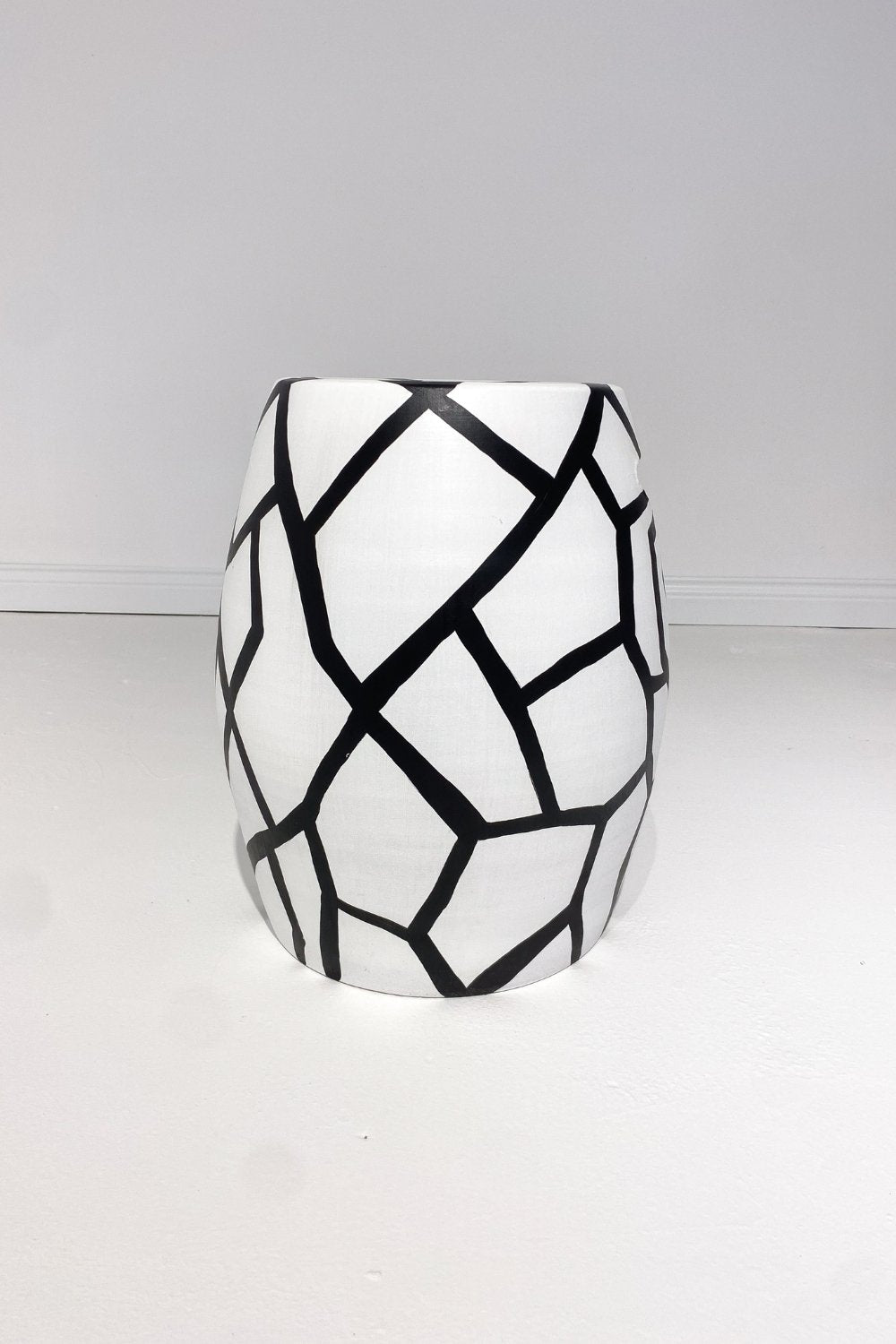 Hamdeko-Sinona Seramik Sehpa Siyah Beyaz-Sehpa-2-Milagron.com