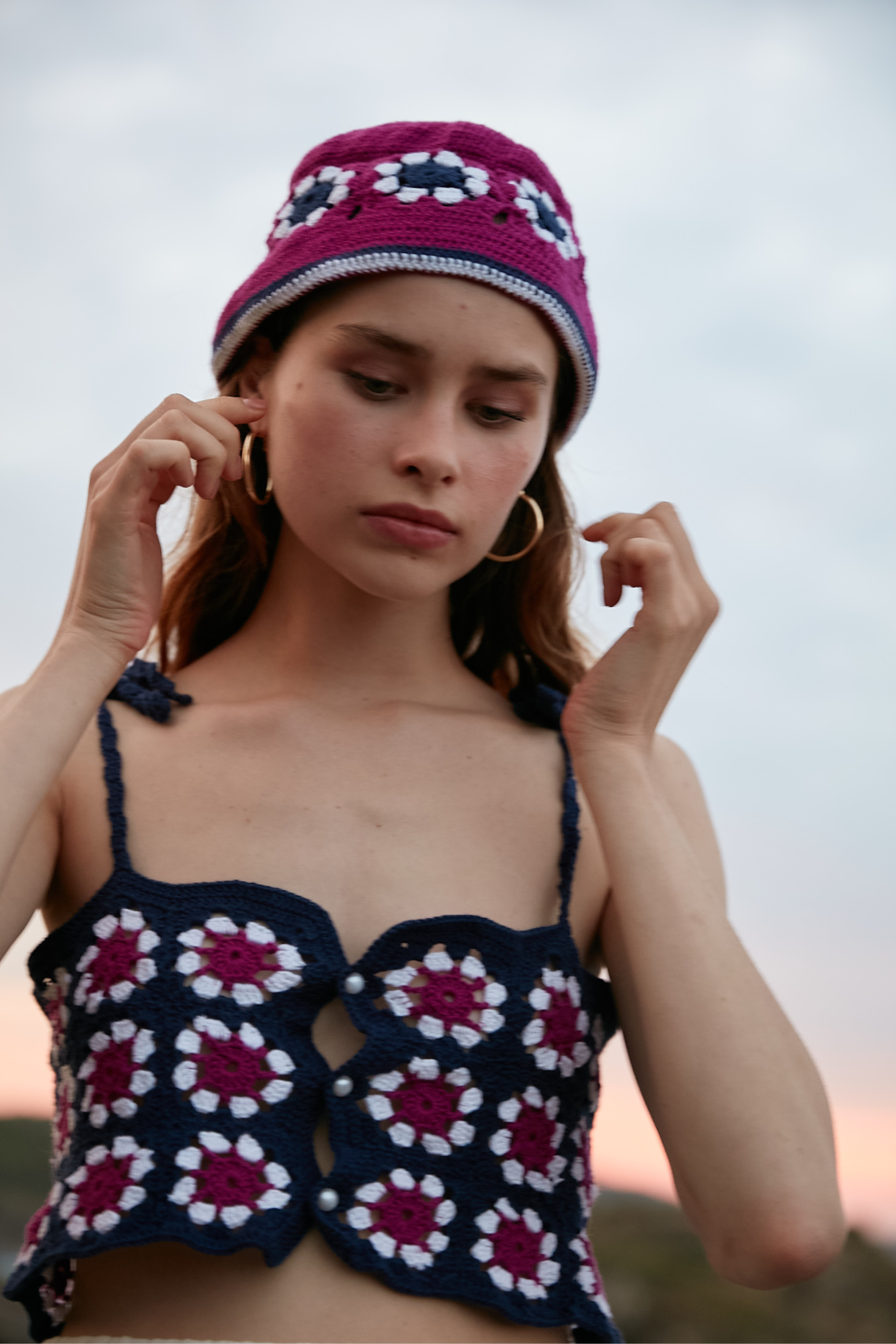 Handarte Los Angeles-Lacivert El örgüsü "Motifli" Crop-Crop Top-1-Milagron.com