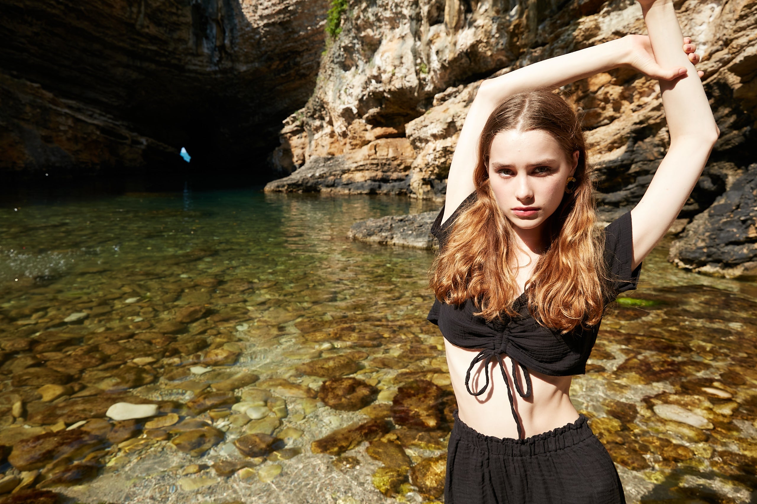 Handarte Los Angeles-Siyah Müslin Önden Büzgülü Crop-Crop Top-2-Milagron.com