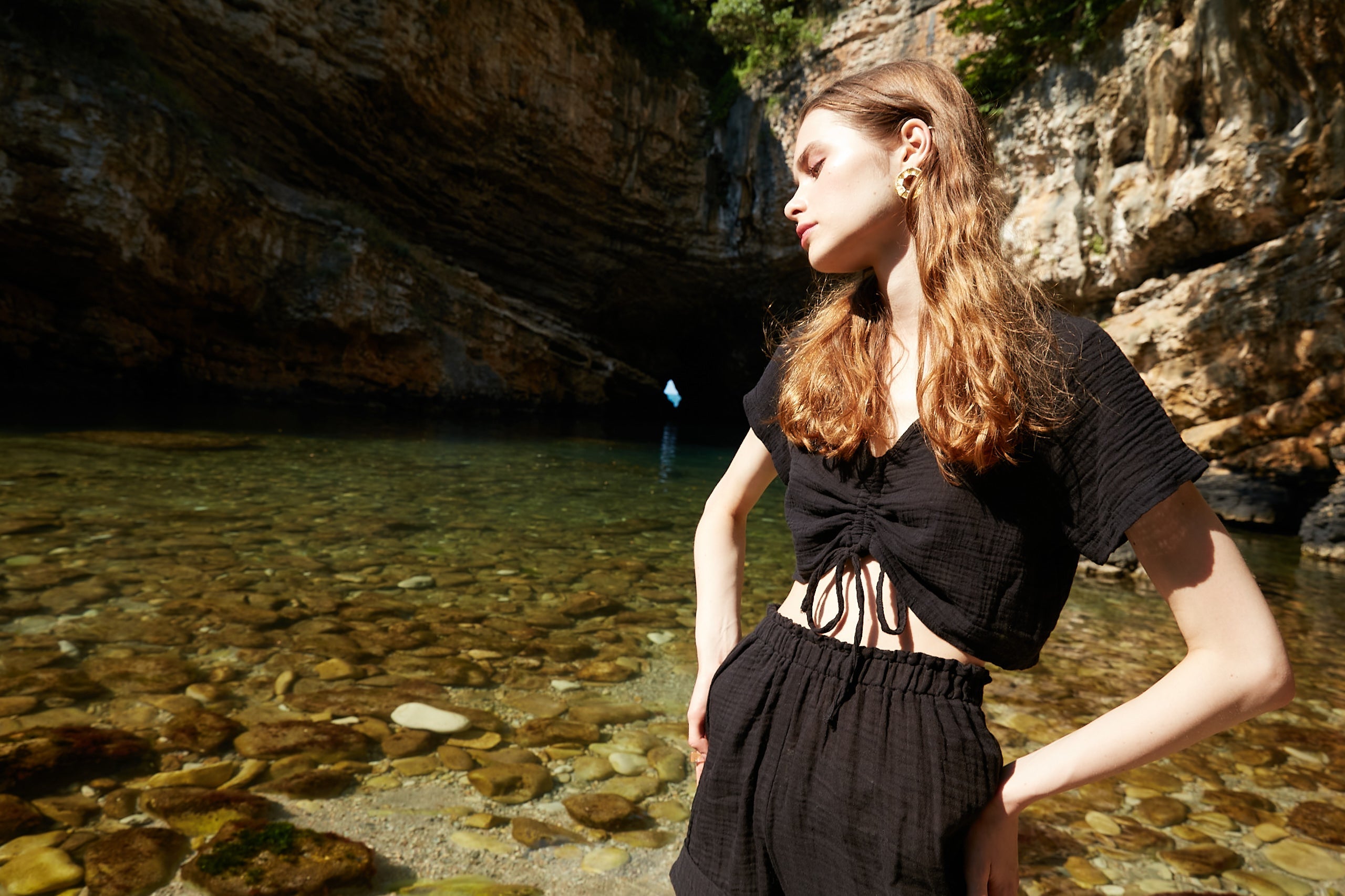 Handarte Los Angeles-Siyah Müslin Önden Büzgülü Crop-Crop Top-3-Milagron.com