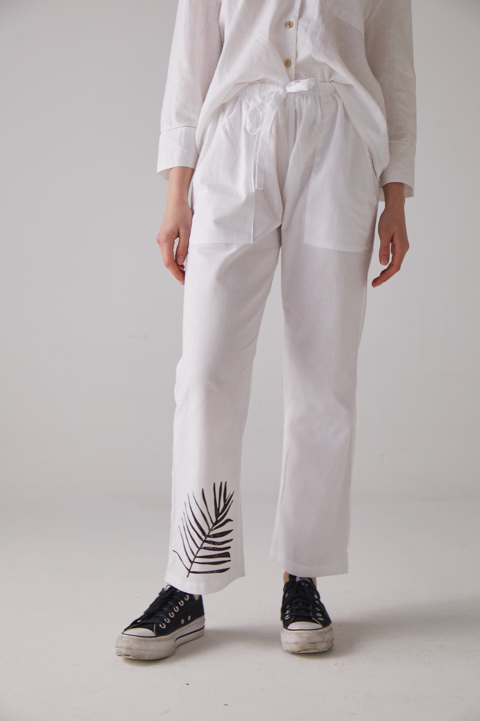 Handarte Los Angeles-Yaprak Baskılı Beyaz Yoga Pantolonu-Pantolon-3-Milagron.com