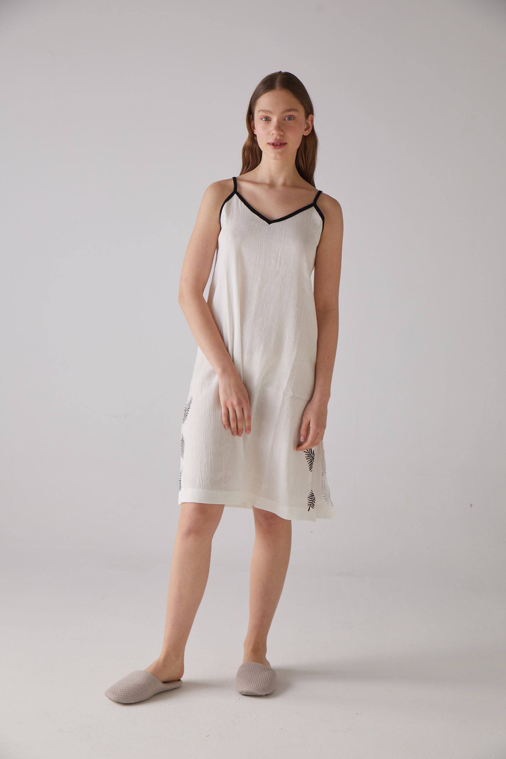 Handarte Los Angeles-Yaprak Desen Askılı Beyaz Gecelik-Gecelik-2-Milagron.com