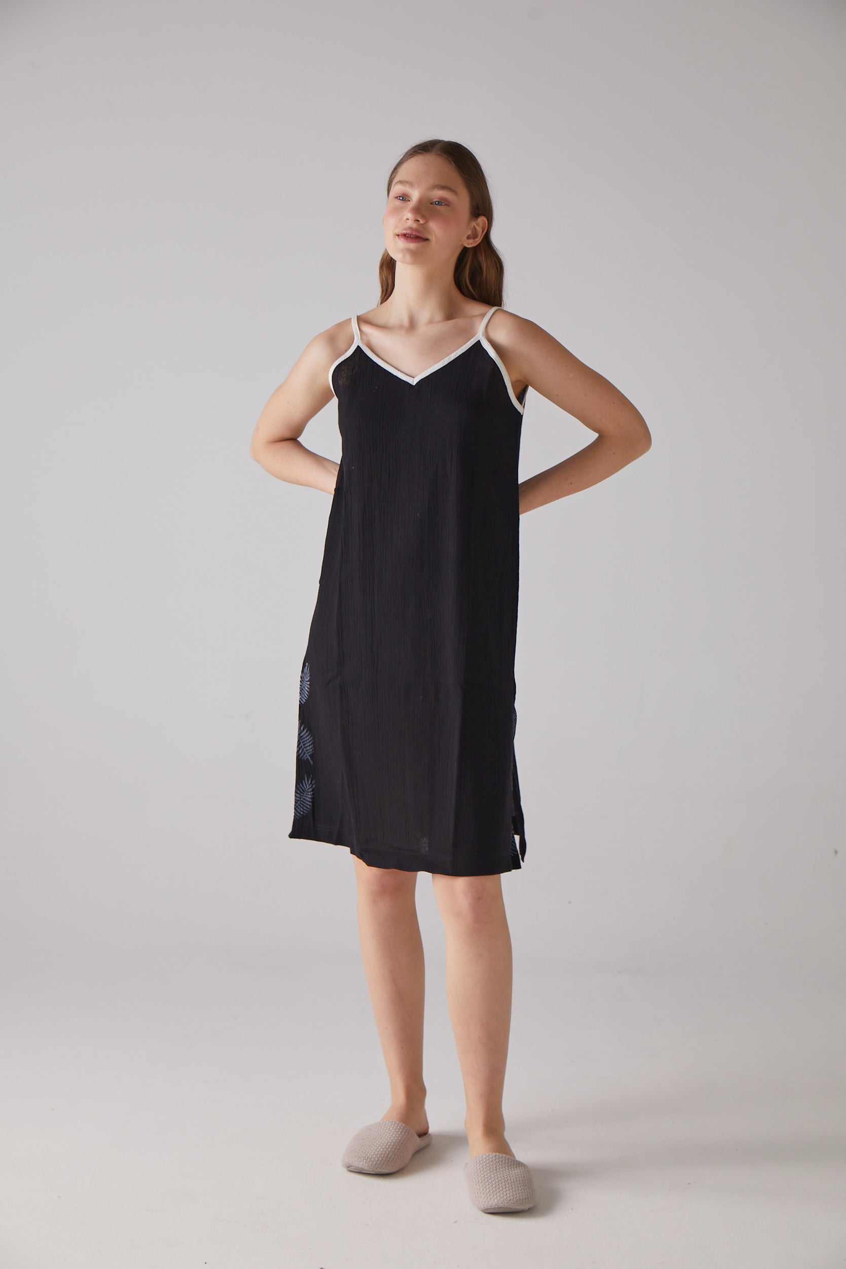 Handarte Los Angeles-Yaprak Desen Askılı Siyah Gecelik-Gecelik-1-Milagron.com