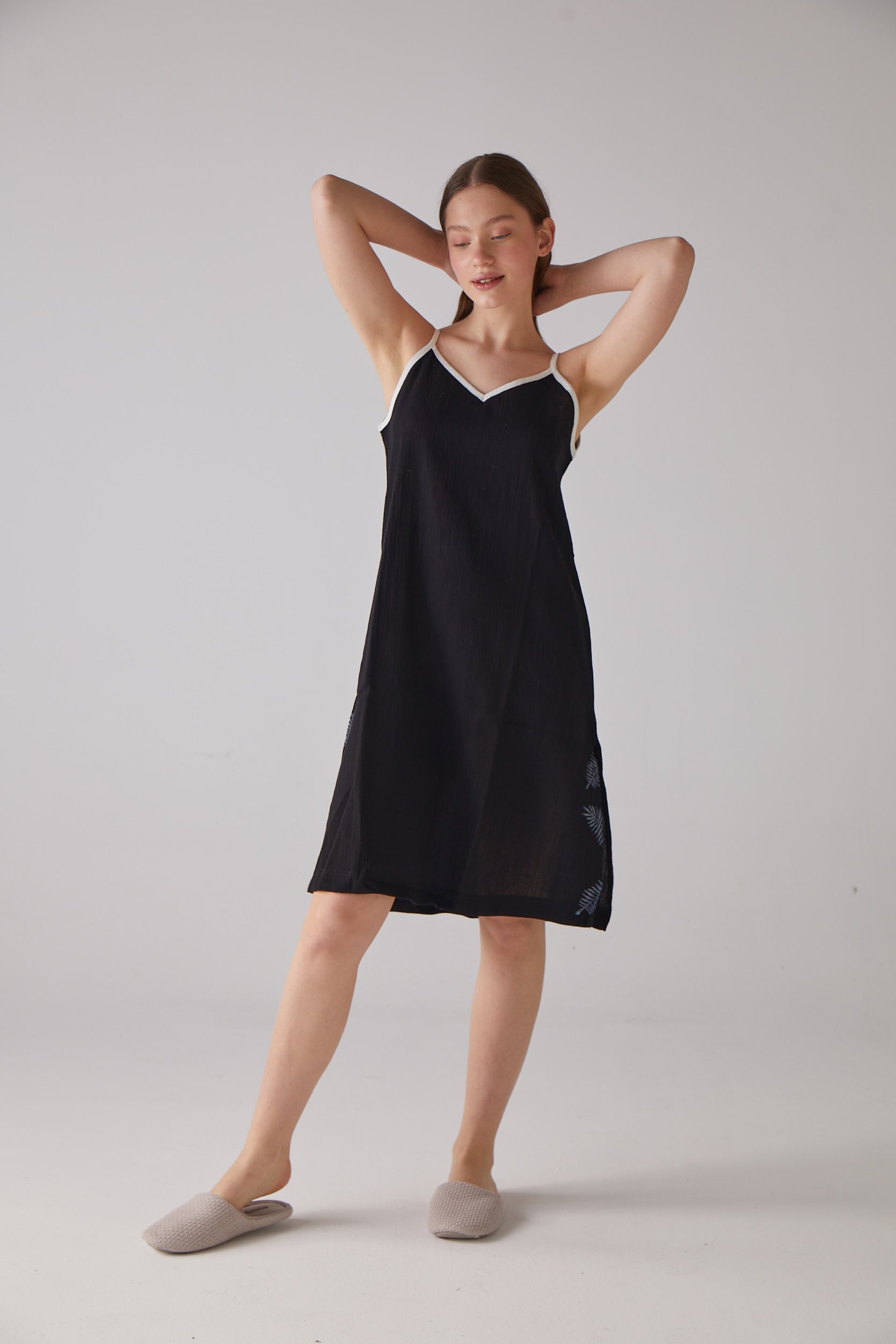 Handarte Los Angeles-Yaprak Desen Askılı Siyah Gecelik-Gecelik-2-Milagron.com