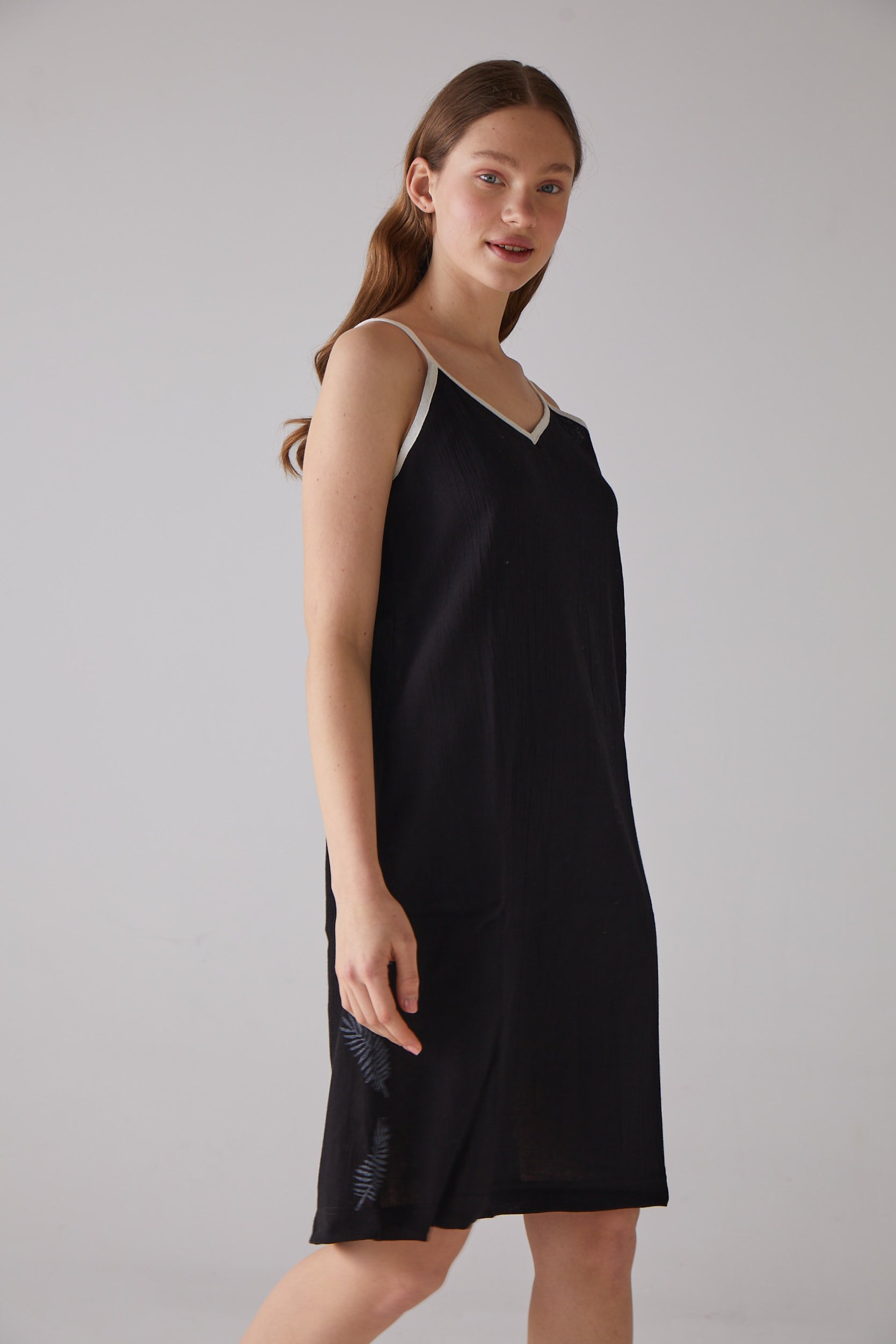 Handarte Los Angeles-Yaprak Desen Askılı Siyah Gecelik-Gecelik-5-Milagron.com