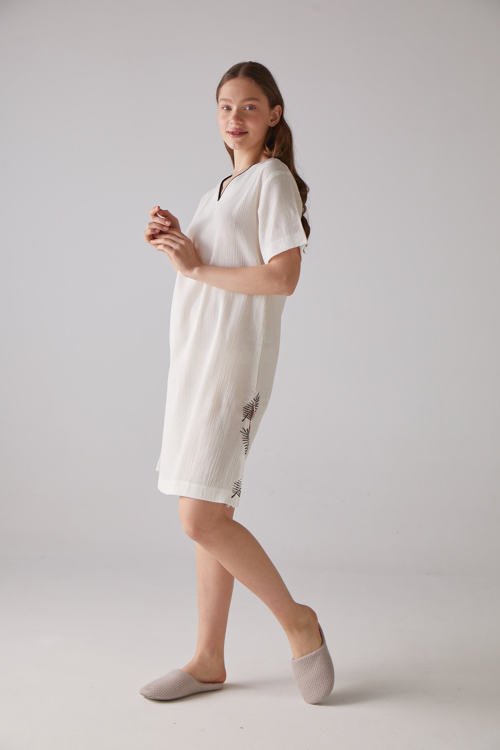 Handarte Los Angeles-Yaprak Desen V Yaka Beyaz Gecelik-Gecelik-2-Milagron.com