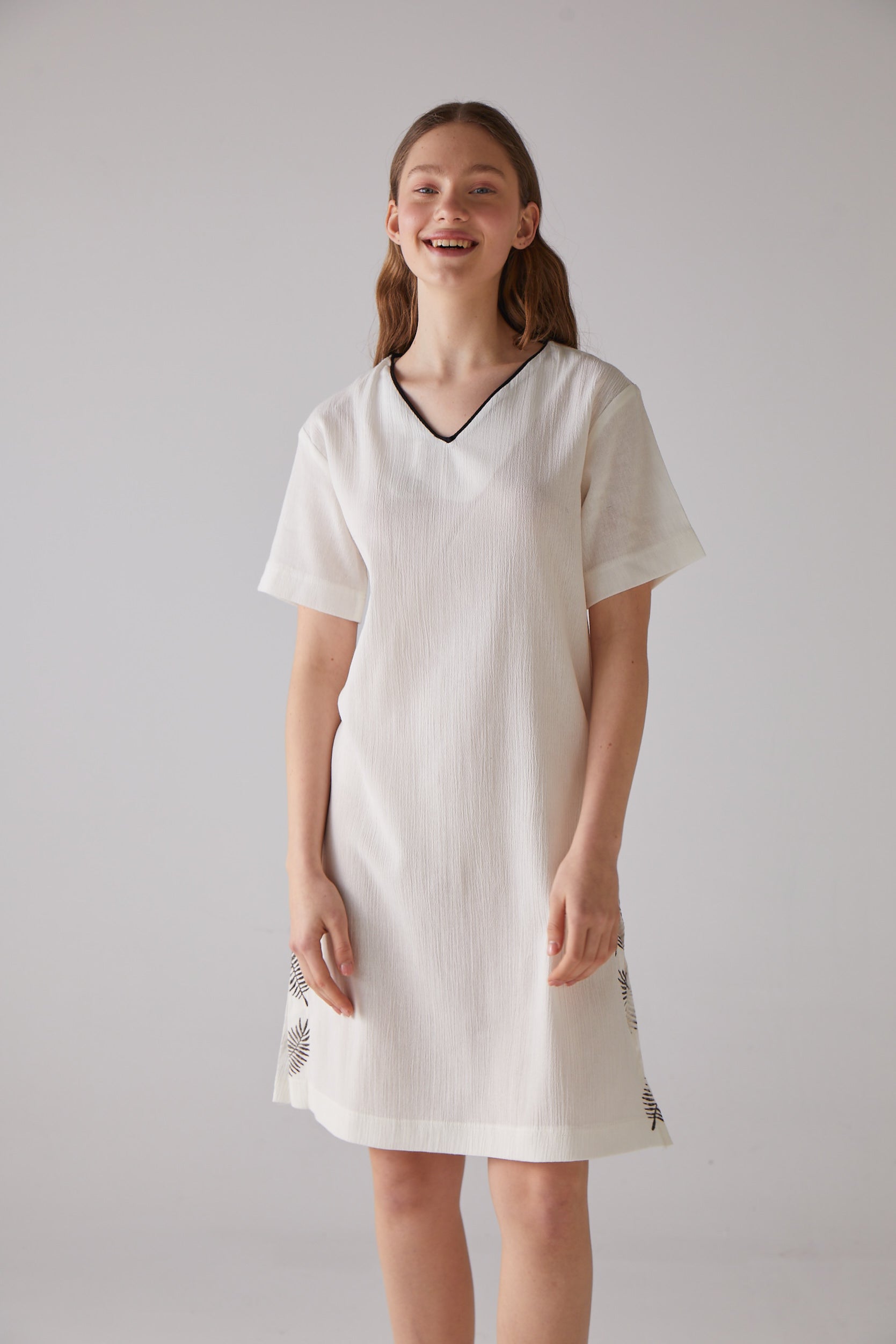 Handarte Los Angeles-Yaprak Desen V Yaka Beyaz Gecelik-Gecelik-3-Milagron.com