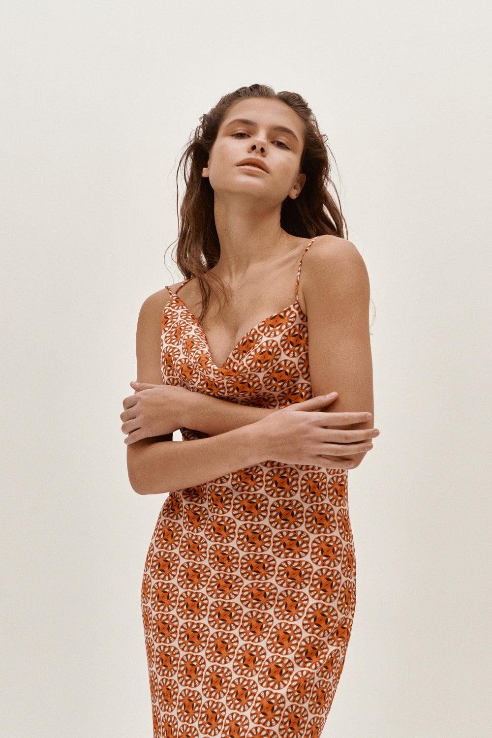 Hip + Happen-Valeria Oranj-Elbise-1-Milagron.com