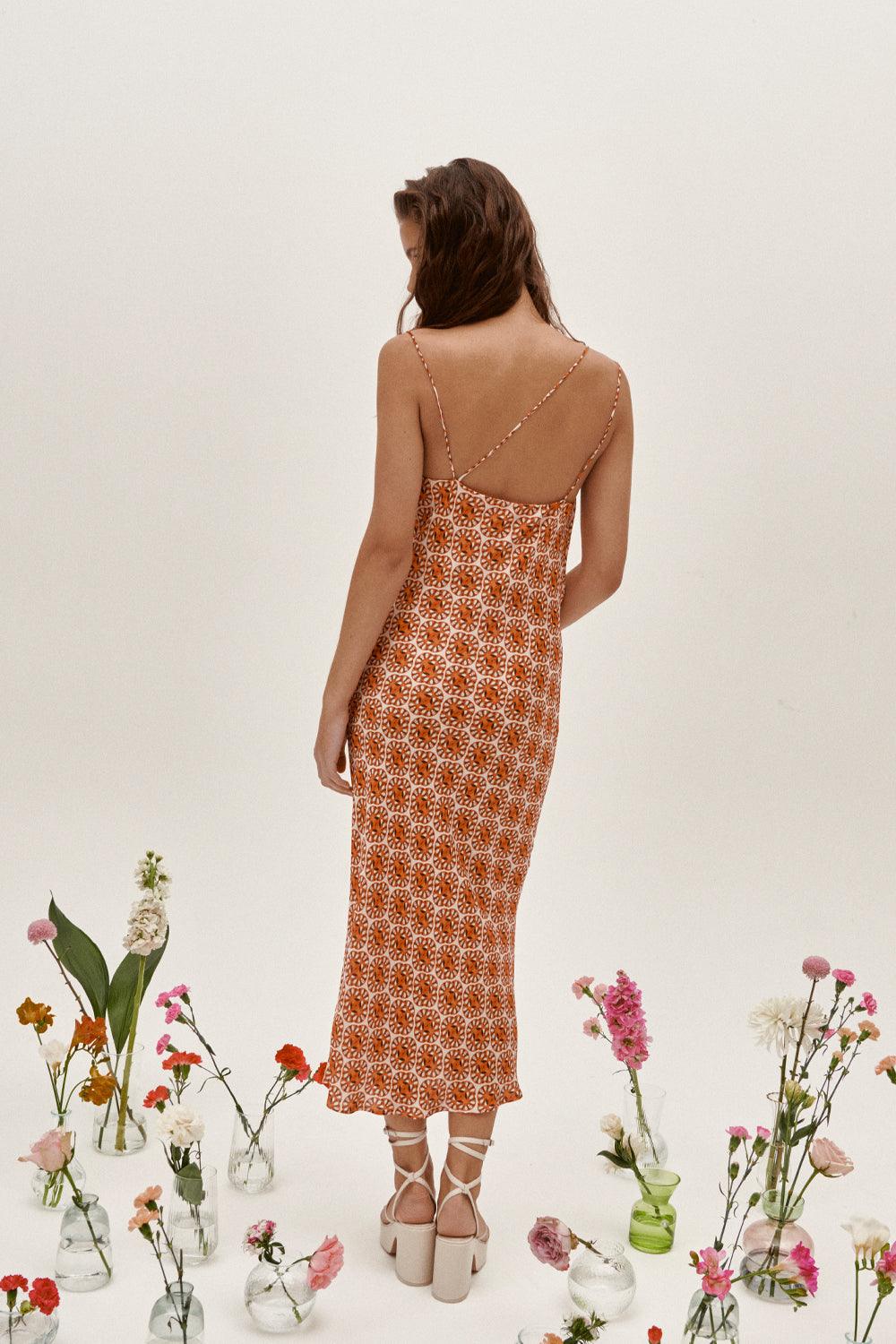 Hip + Happen-Valeria Oranj-Elbise-4-Milagron.com