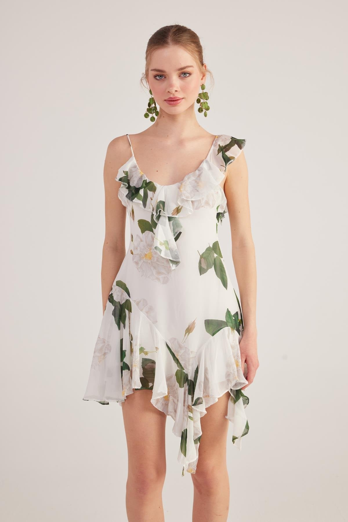 Asimetrik Kesim Sırt Dekolteli Çiçekli Gigi Elbise Beyaz