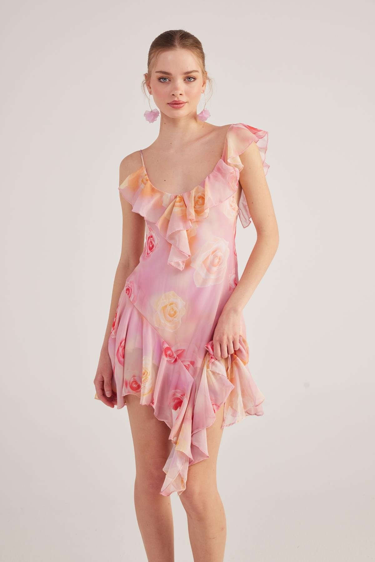 Asimetrik Kesim Sırt Dekolteli Çiçekli Gigi Elbise Pembe