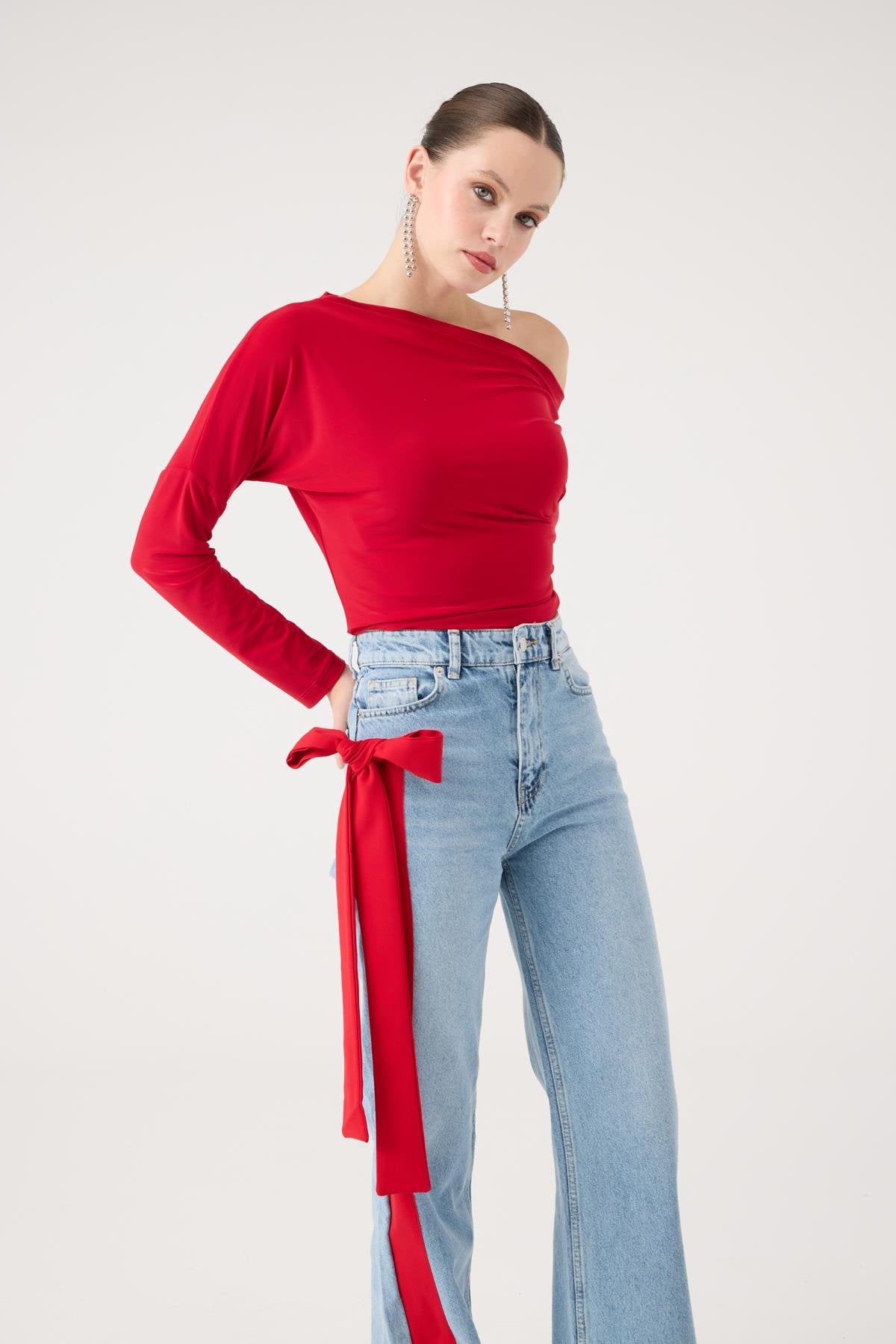 Asimetrik Yaka Talia Bluz Kırmızı