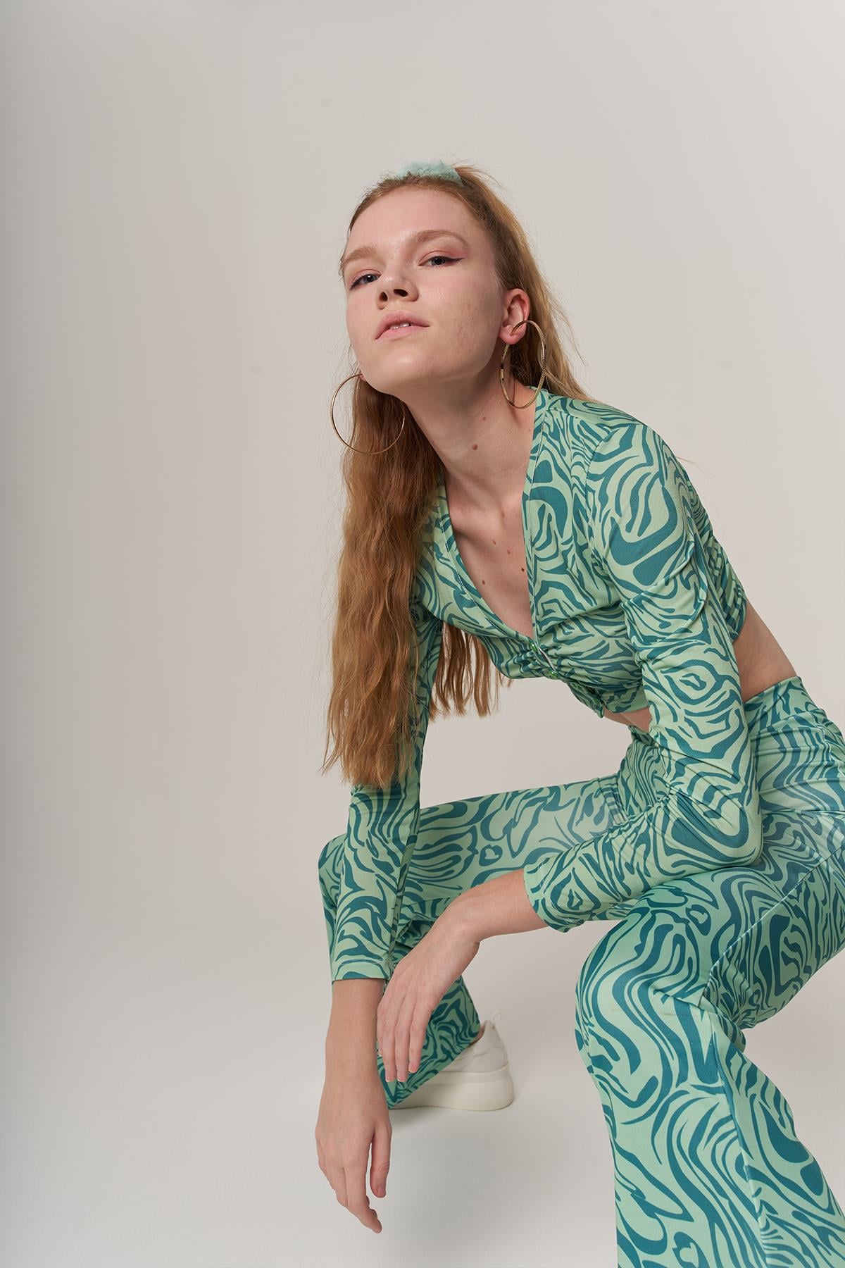 Crop Model Esnek Uzun Kol Volera Bluz Yeşil