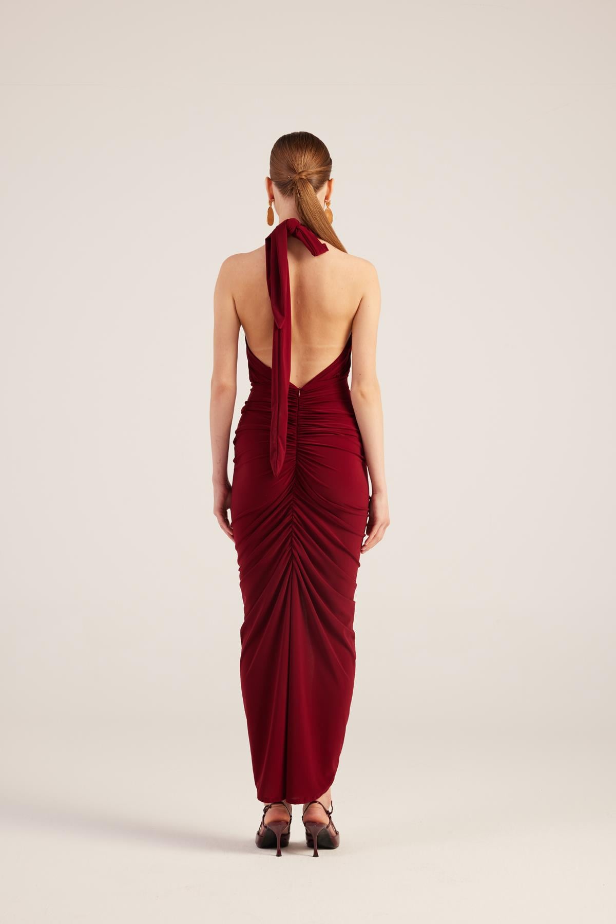 Drape Detaylı Sırtı Açık Yırtmaçlı Uzun Marie Elbise Bordo